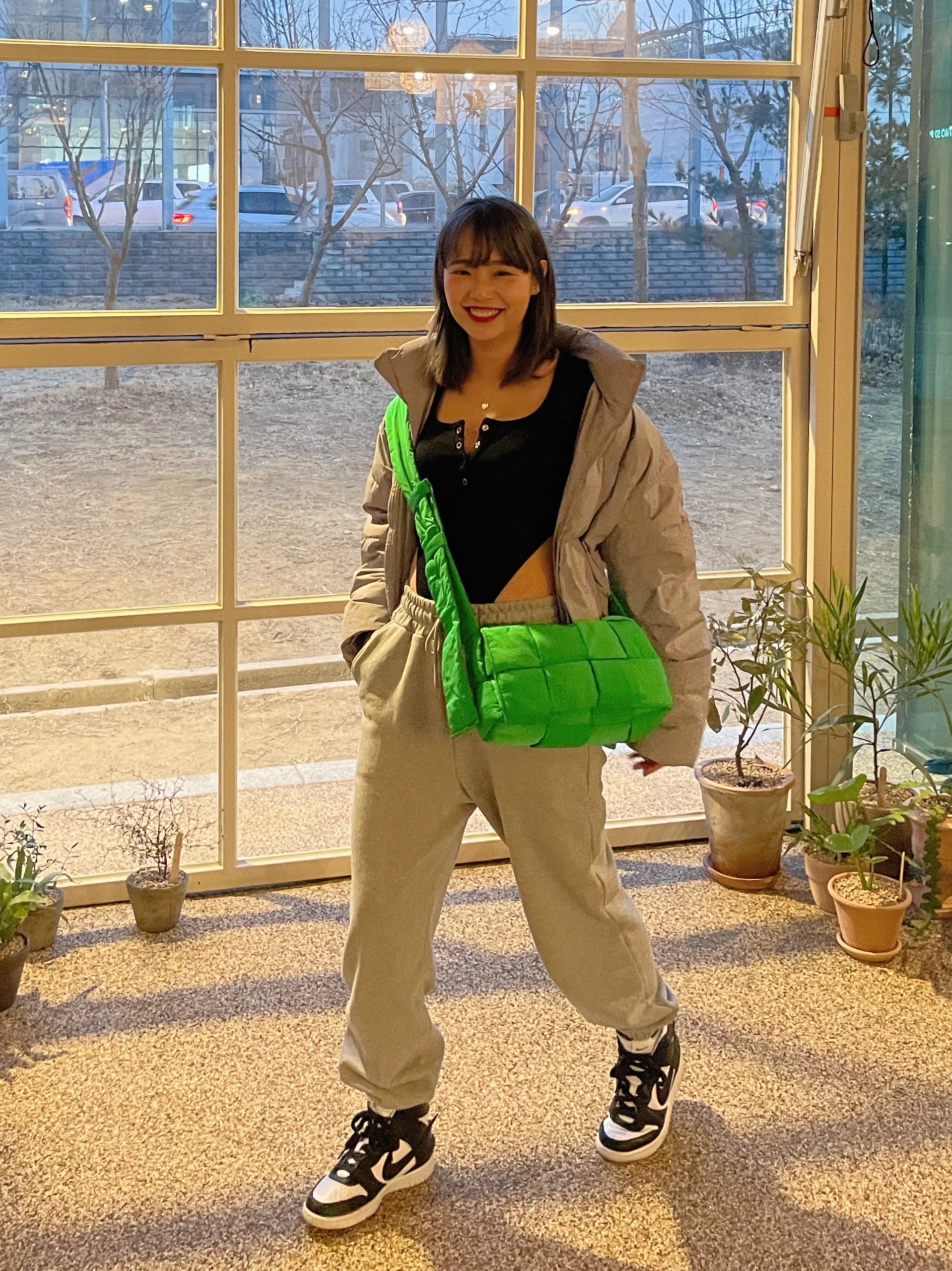 Bottega Veneta Padded Tech Cassette Parakeet, Nike x Ambush Dunk High Black 착용 스타일 - 1