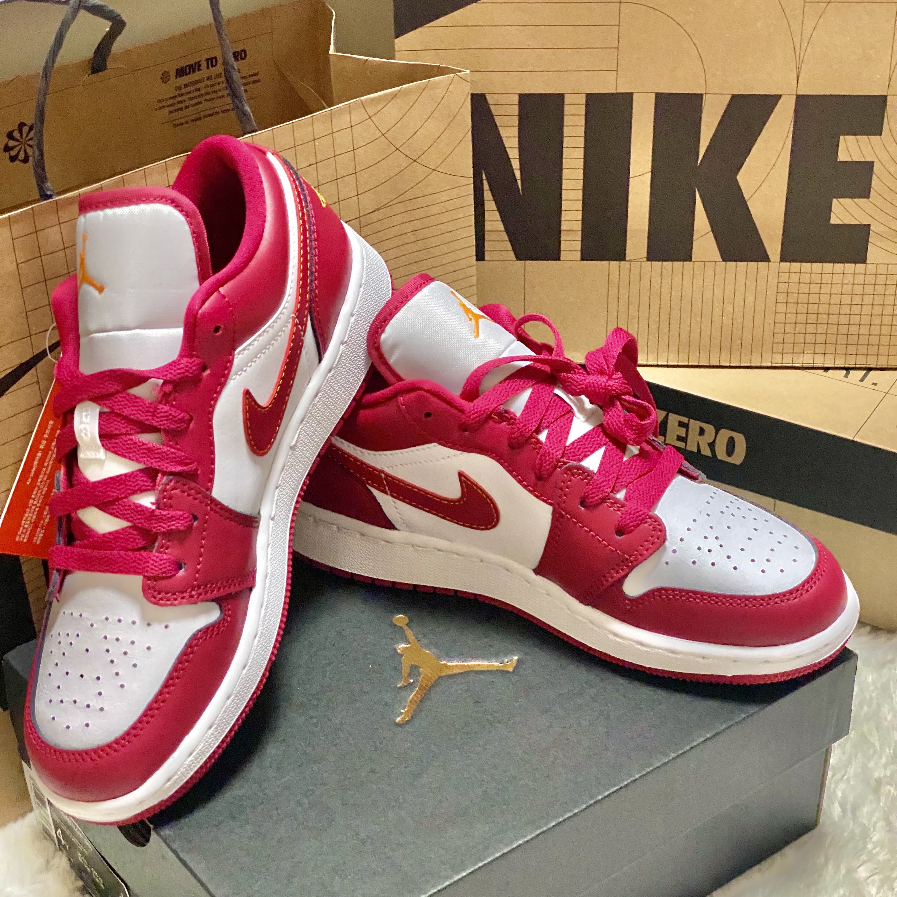(GS) Jordan 1 Low Cardinal Red 착용 스타일 - 4