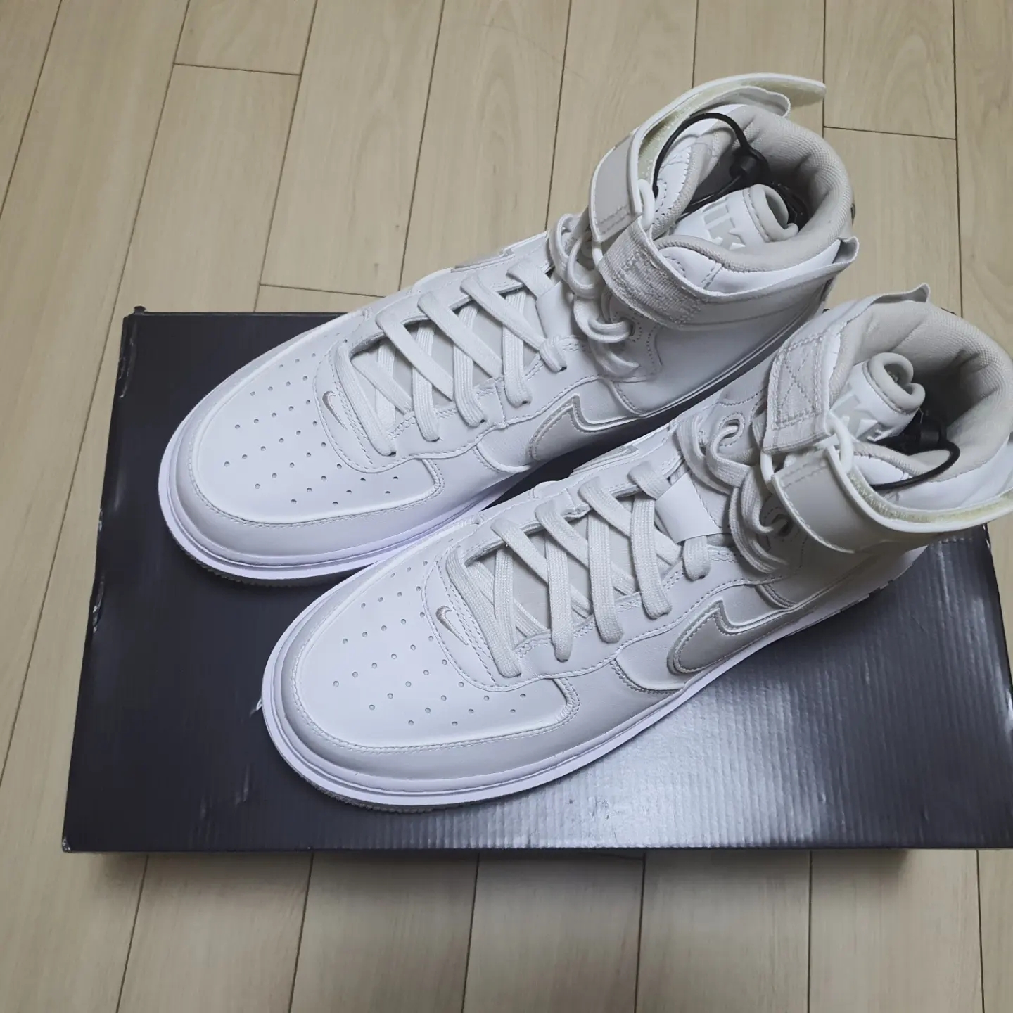 Nike Air Force 1 Boot Summit White Light Bone 착용 스타일 - 2
