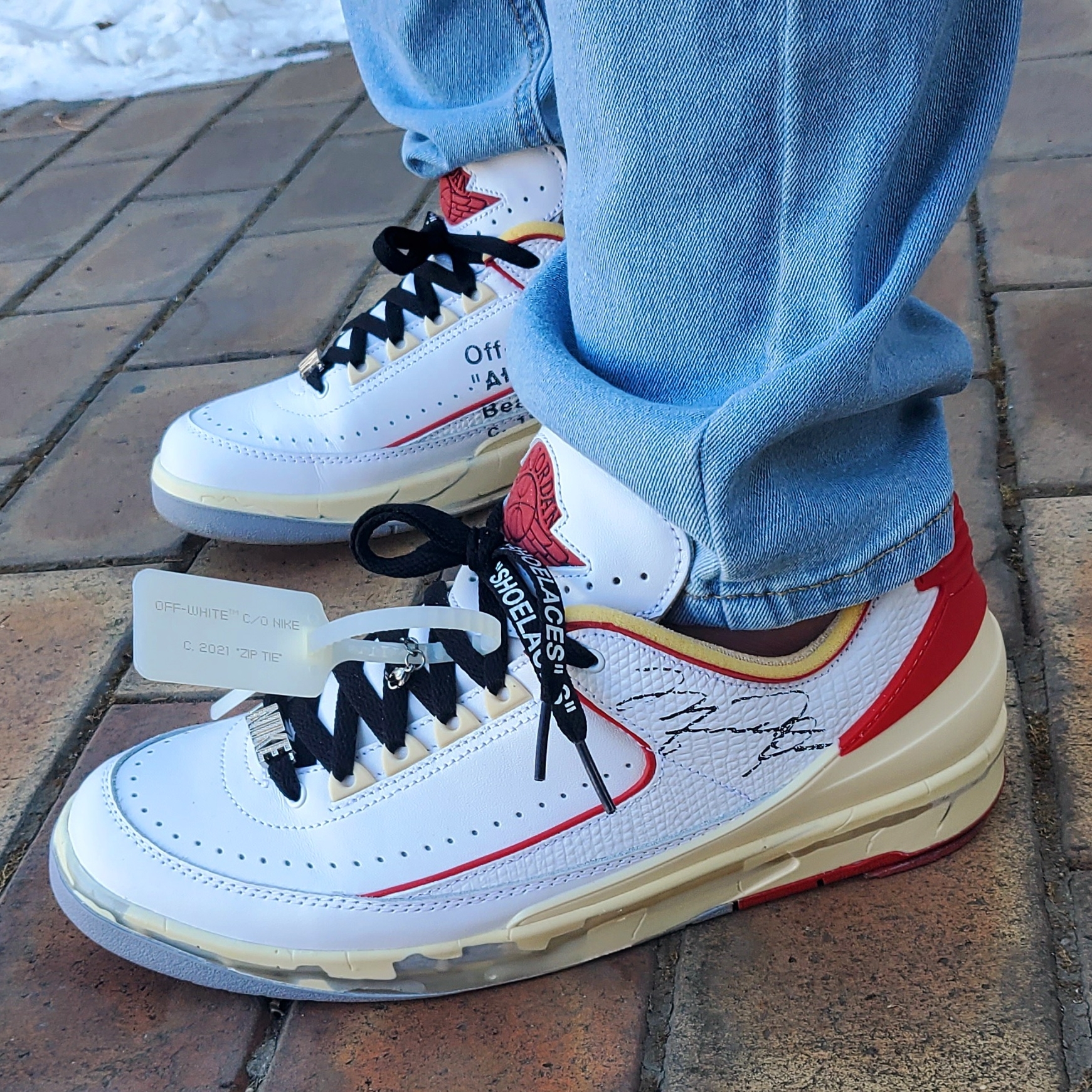 Jordan 2 x Off-White Retro Low SP White and Varsity Red 착용 스타일 - 1