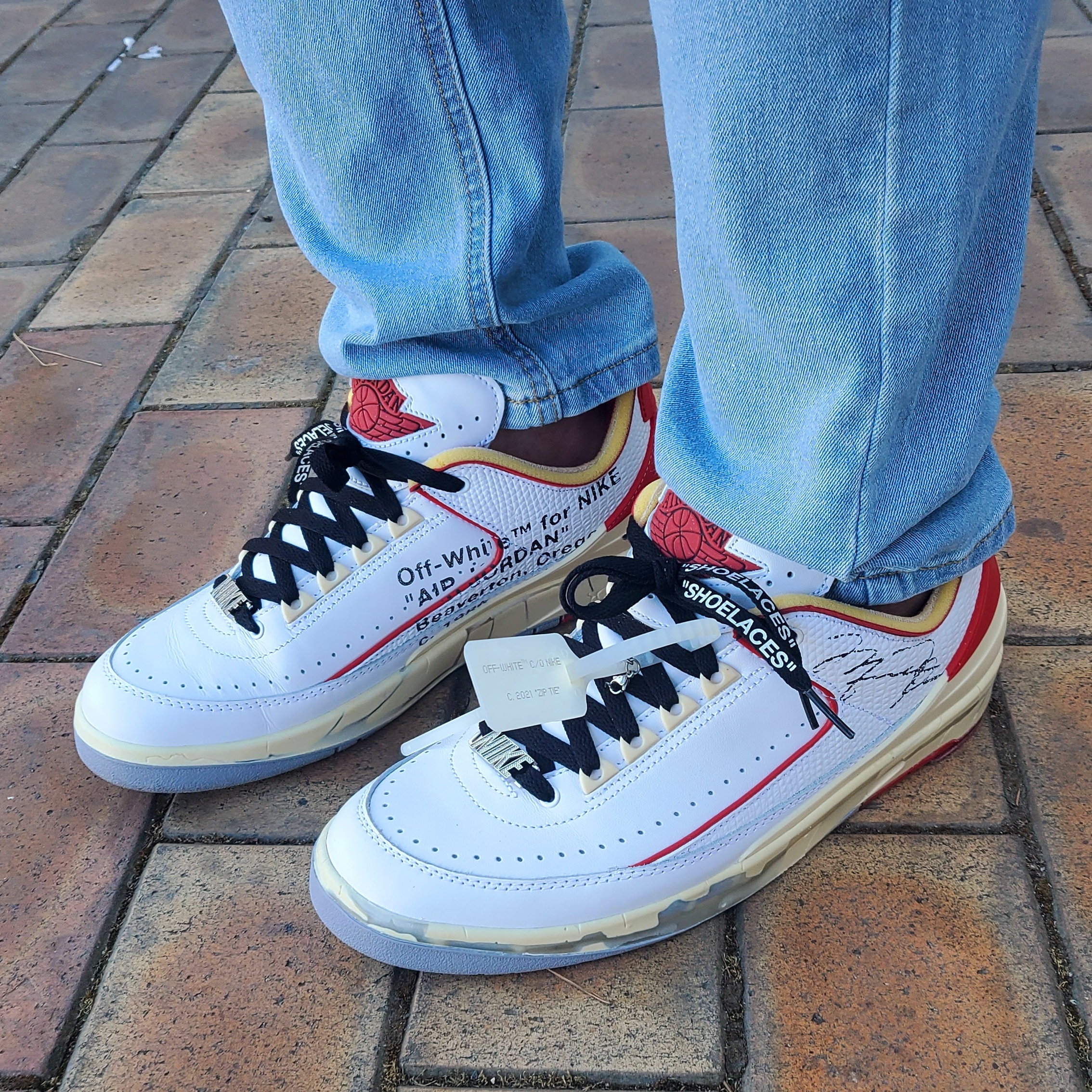 Jordan 2 x Off-White Retro Low SP White and Varsity Red 착용 스타일 - 4