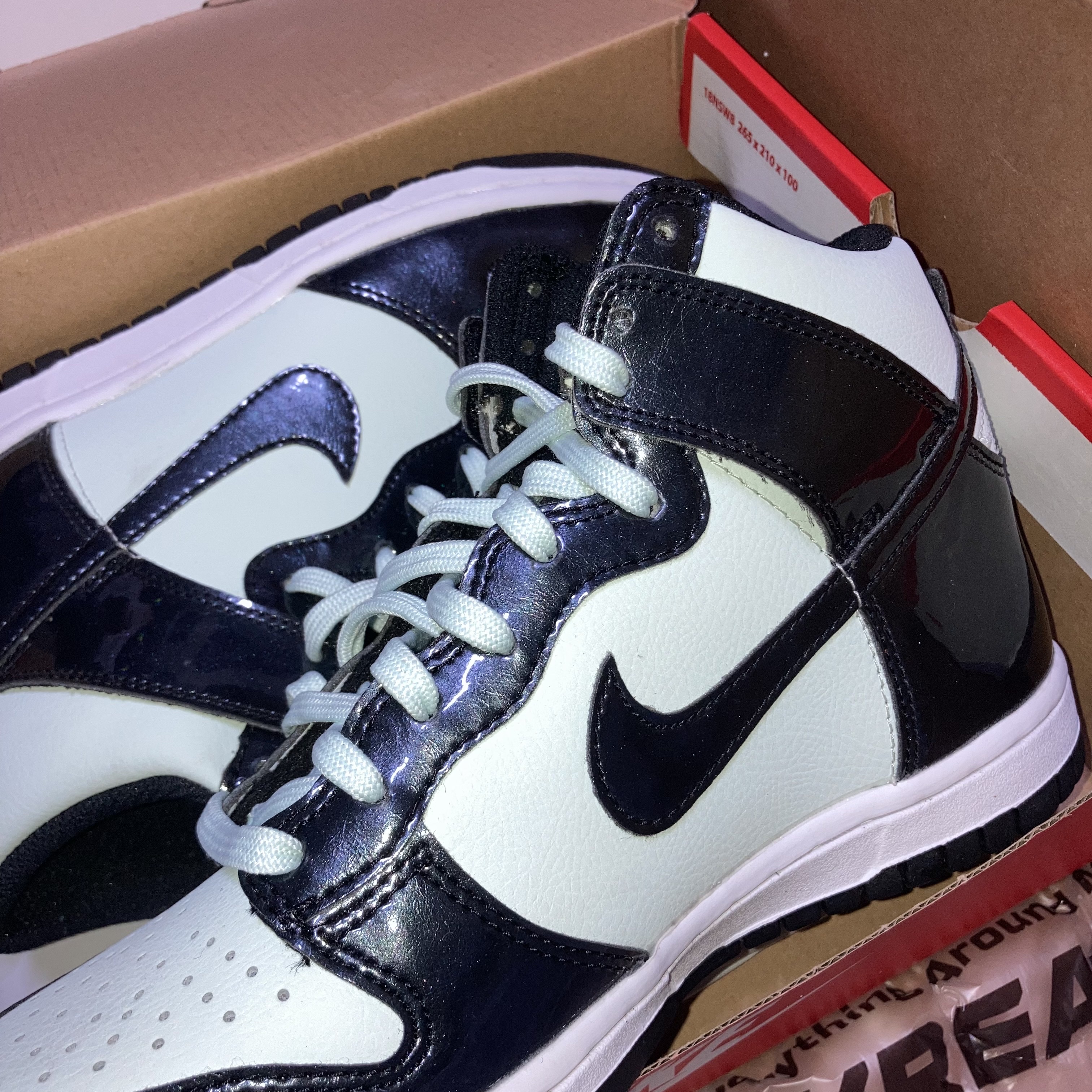 Nike Dunk High Barely Green 착용 스타일 - 1