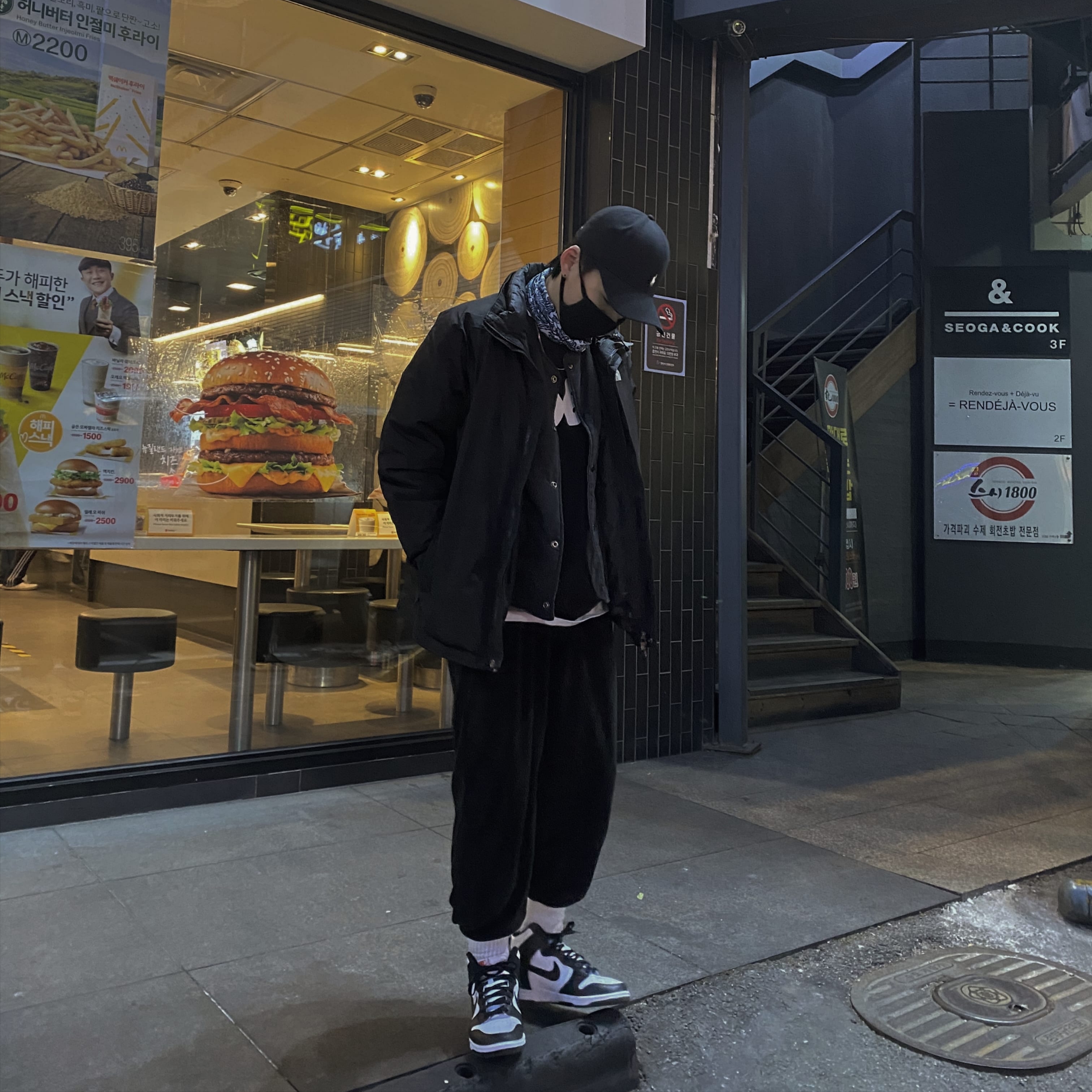 (W) Nike Dunk High Black and White 착용 스타일