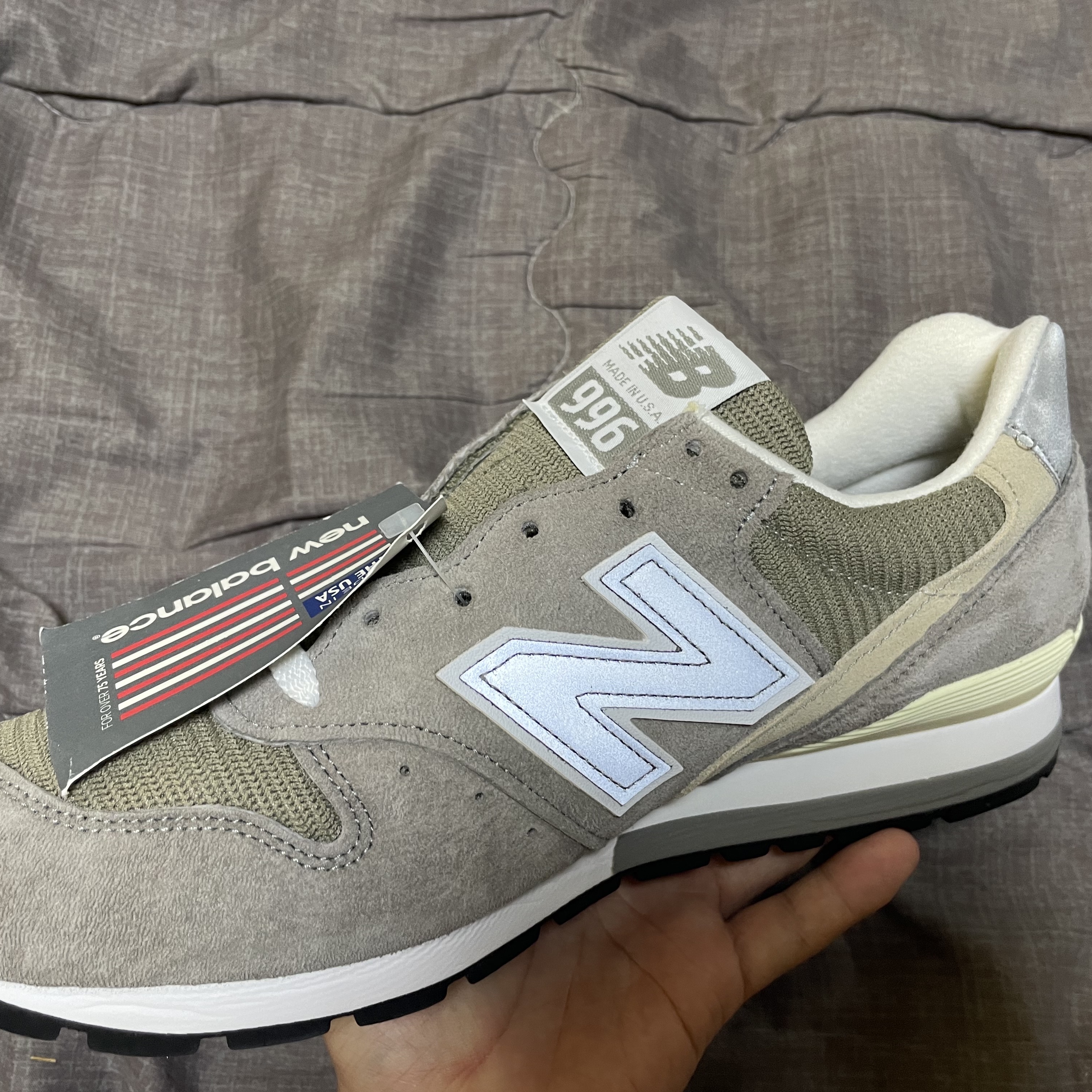 New Balance 996 Made in USA Grey 착용 스타일 - 2