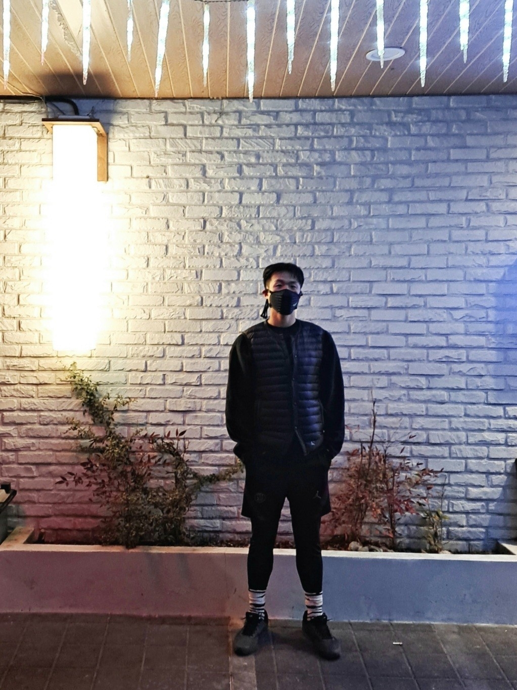 Nike NRG Solo Swoosh Crew Fleece Black White - Asia, Nike Venturer Performance Face Mask Black 착용 스타일 - 1