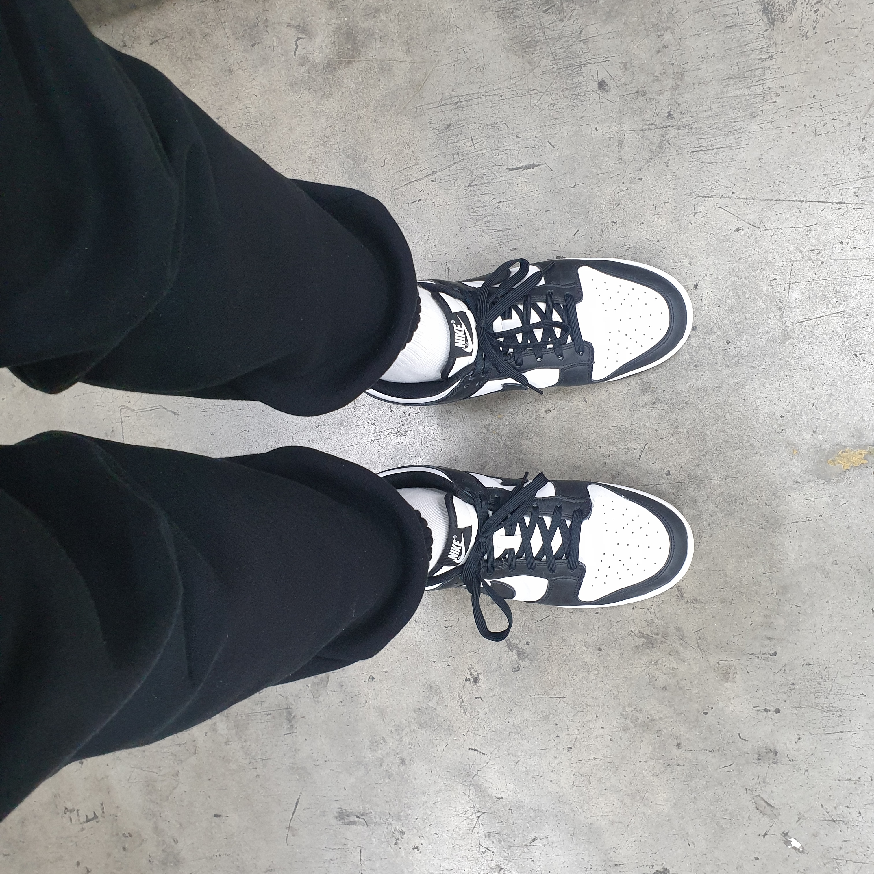 Nike Dunk Low Retro Black 착용 스타일 - 1
