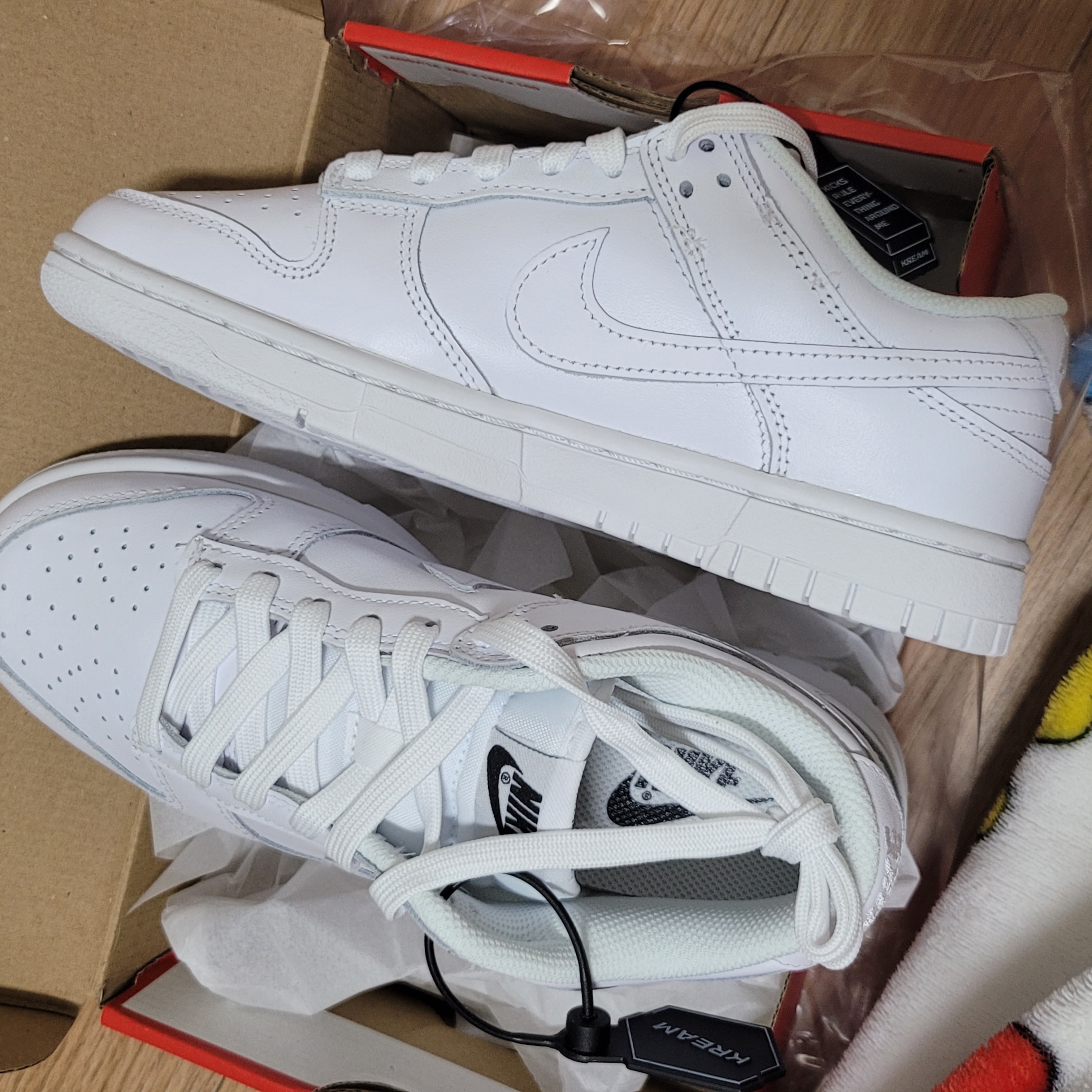(W) Nike Dunk Low Triple White 착용 스타일 - 1