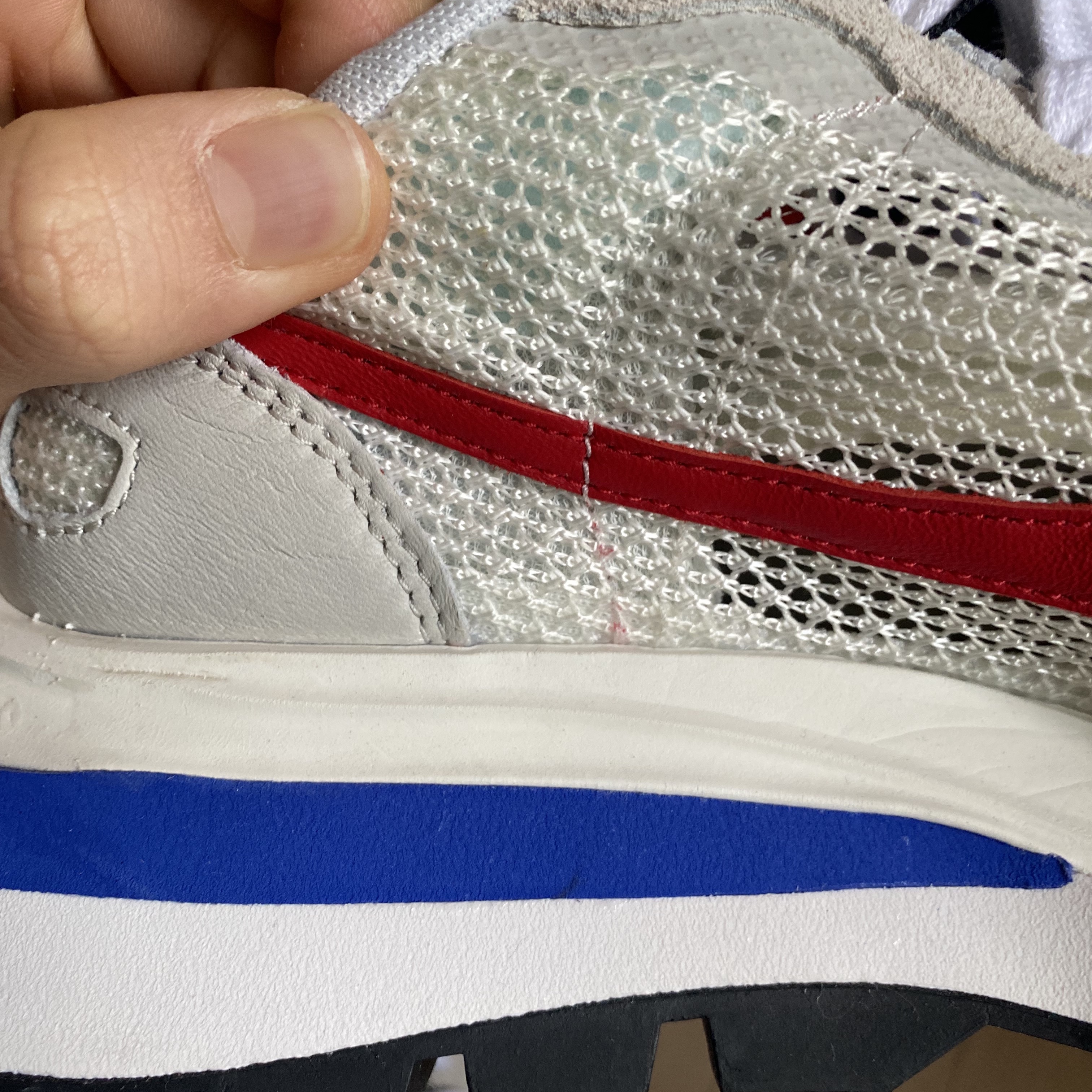 Nike x Sacai VaporWaffle Royal Fuchsia 착용 스타일 - 2
