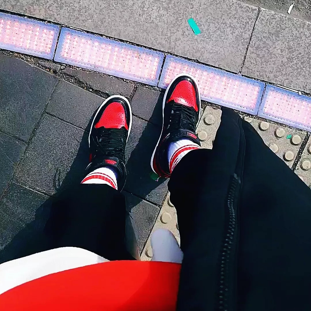 Jordan 1 Retro High OG Patent Bred 착용 스타일 - 4