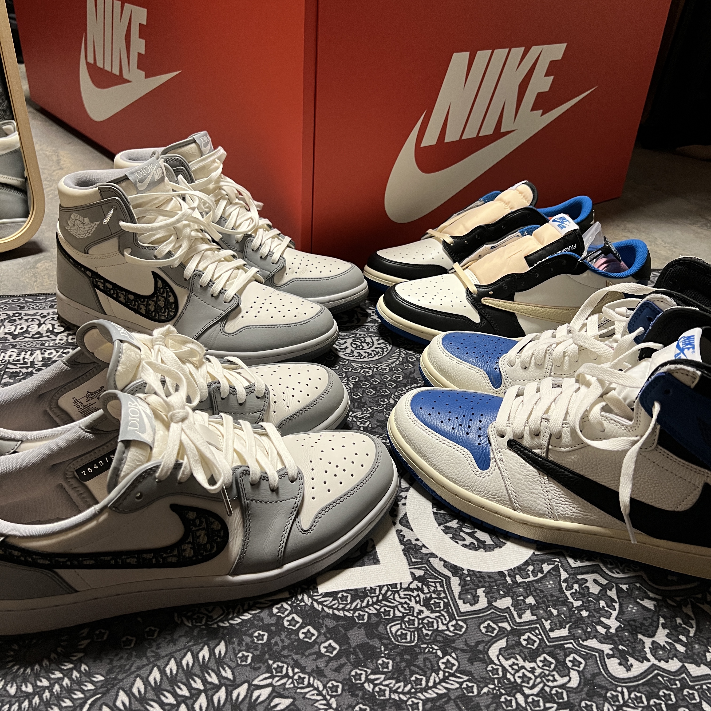 Jordan 1 x Dior High OG, Jordan 1 x Travis Scott x Fragment Retro Low OG SP Military Blue 착용 스타일 - 1
