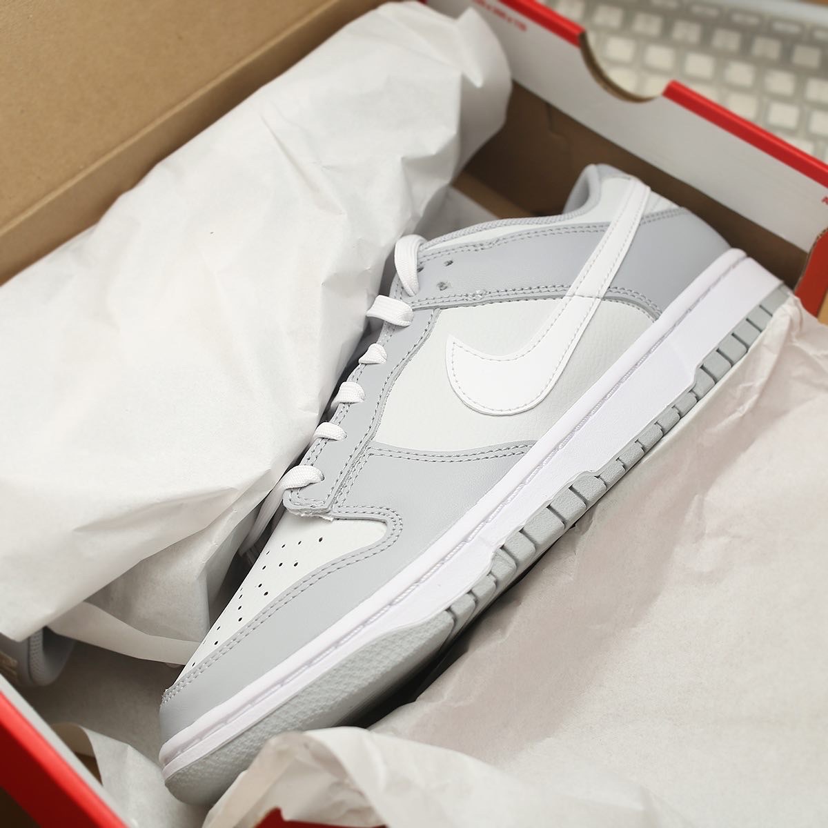 Nike Dunk Low Retro Wolf Grey 착용 스타일 - 5