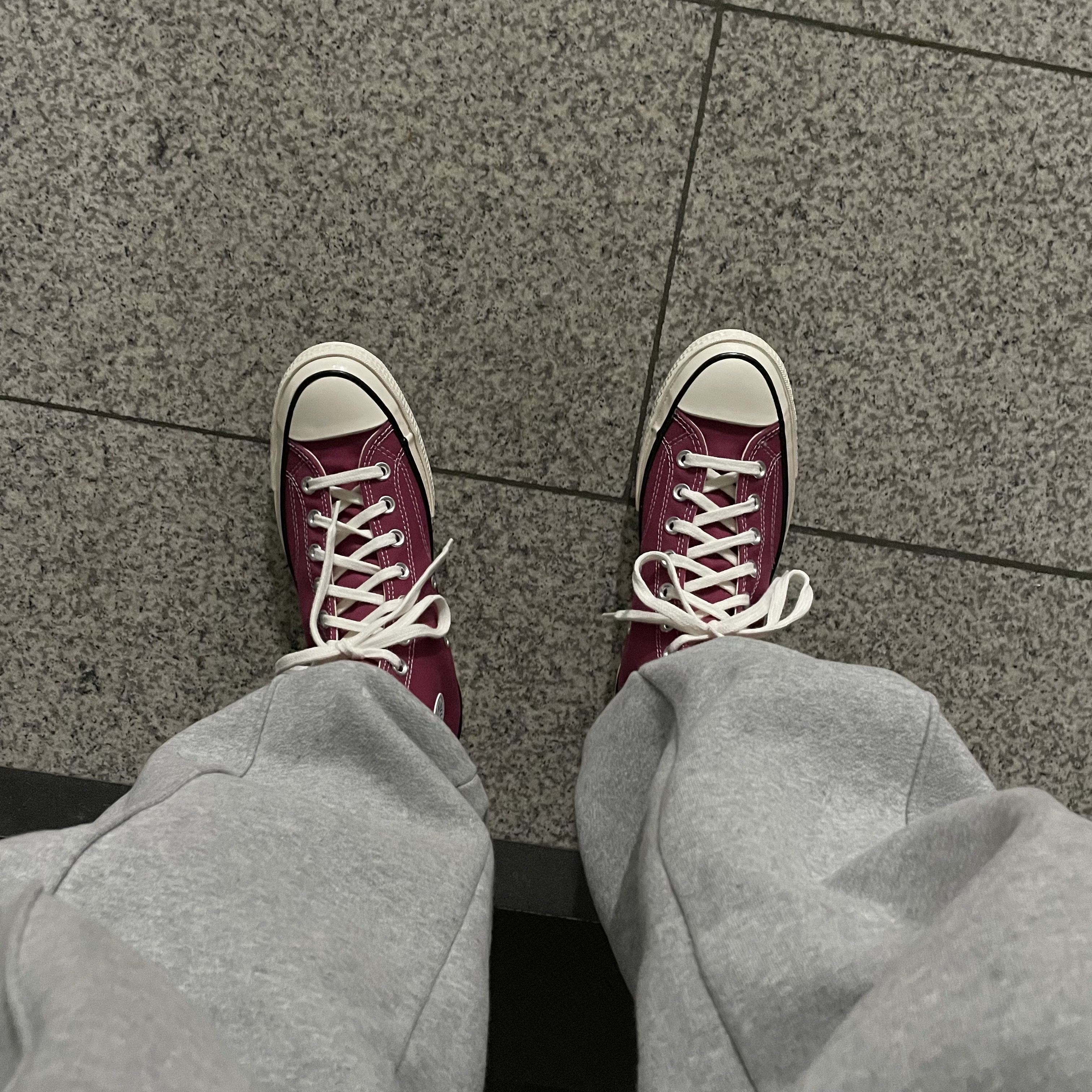 Converse Chuck 70 High Midnight Hibiscus 착용 스타일 - 2