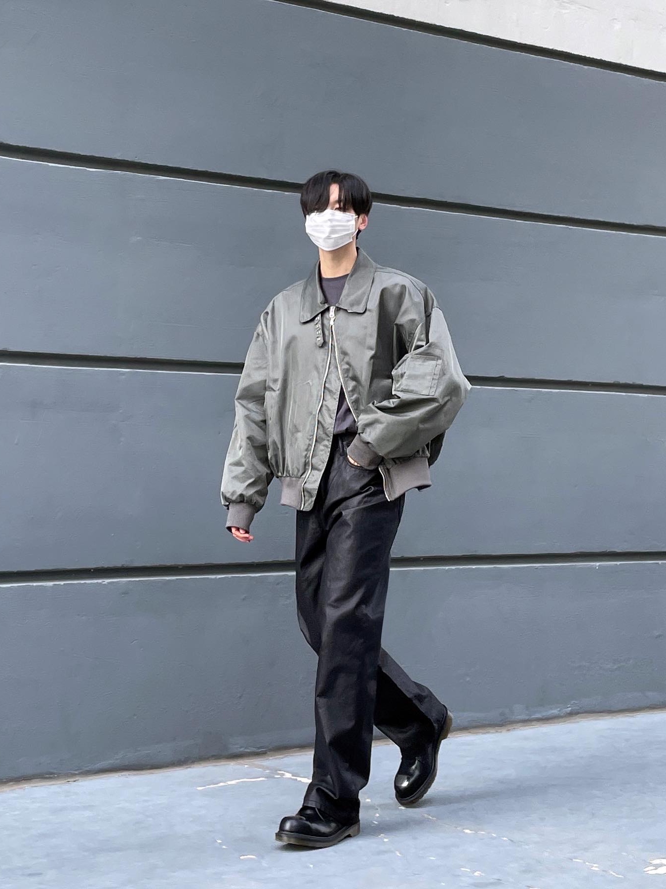 Dr. Martens x Raf Simons Keaton II Steel Toe Black 착용 스타일 - 3