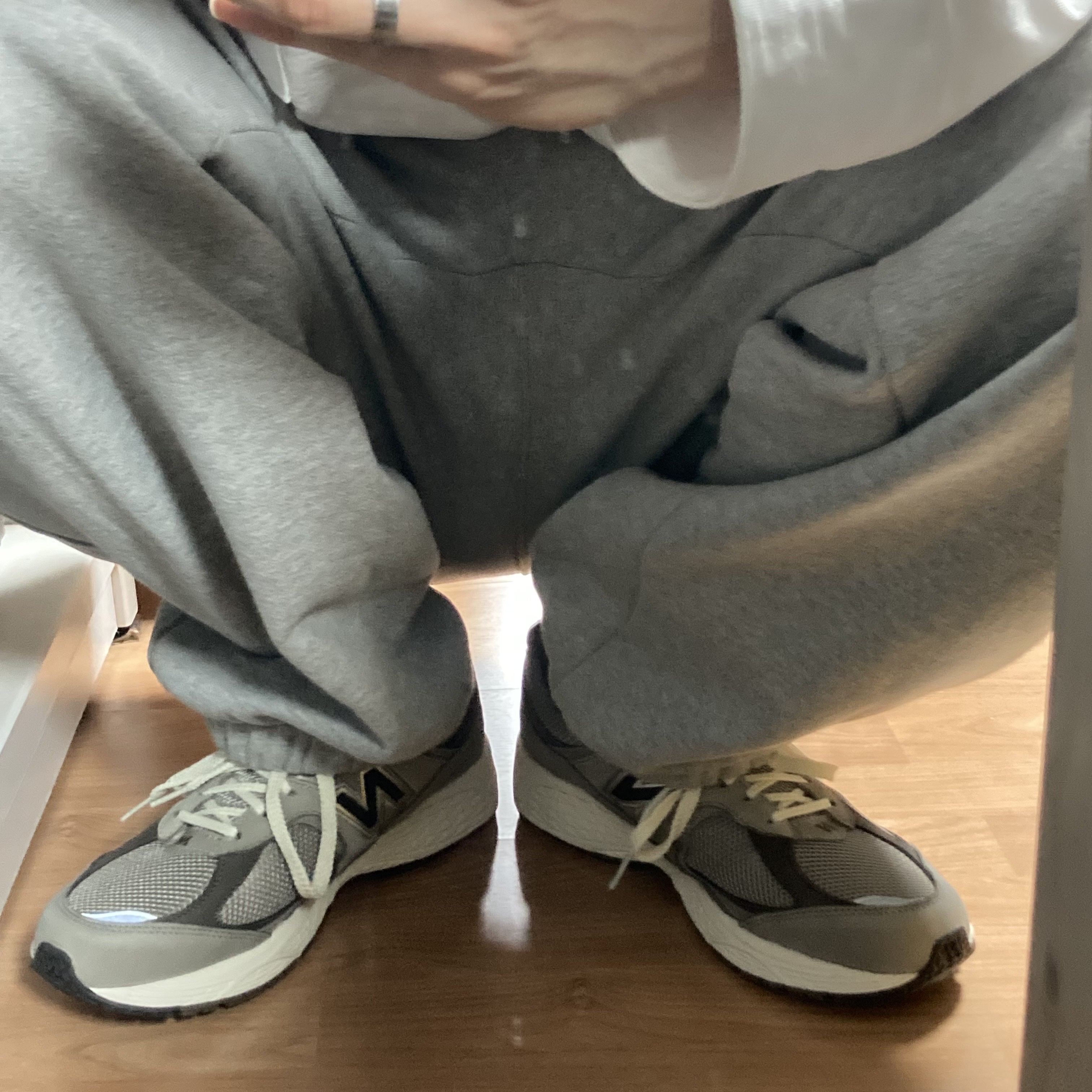 New Balance 2002 Warm Alpaca 착용 스타일 - 2