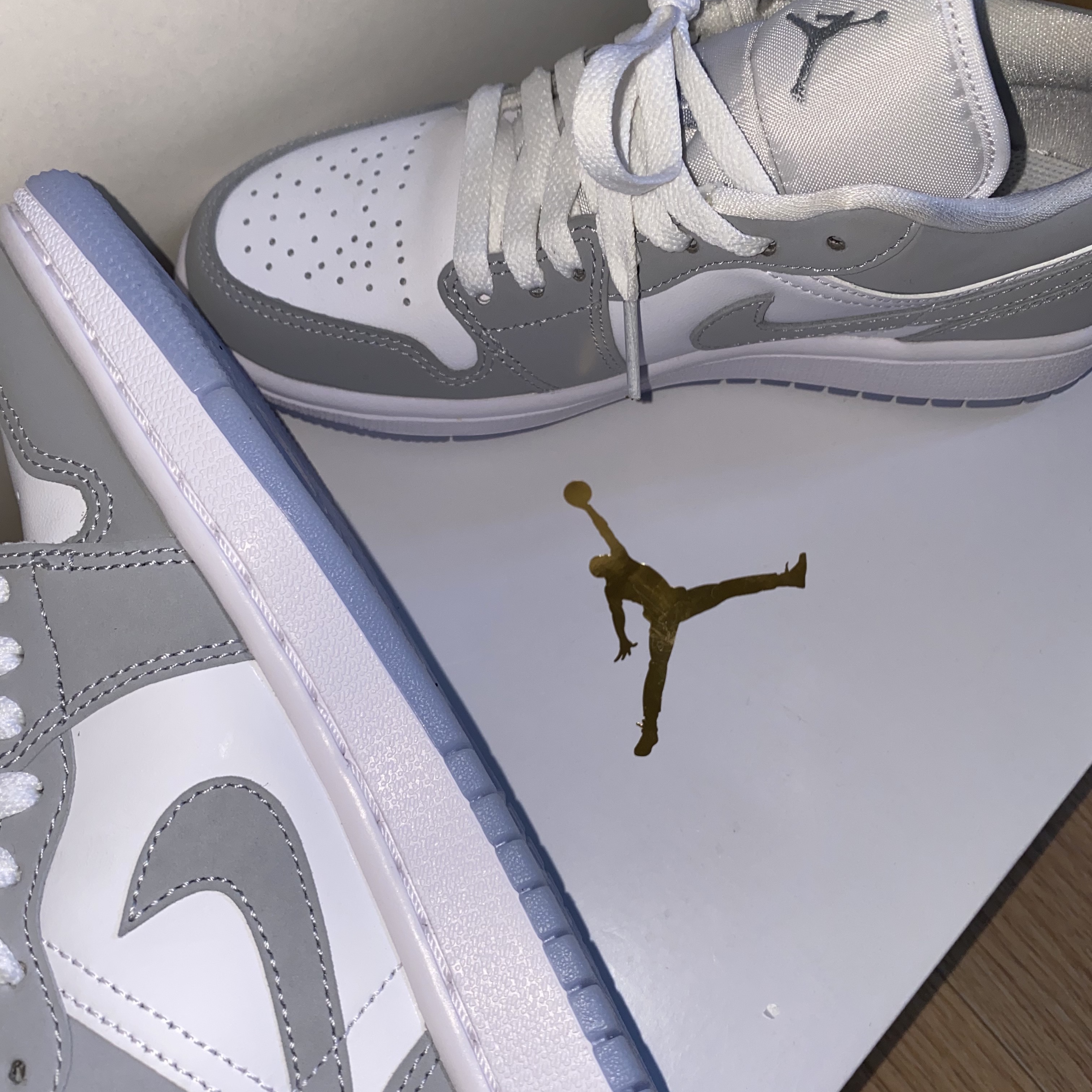 (W) Jordan 1 Low White Wolf Grey 착용 스타일 - 1