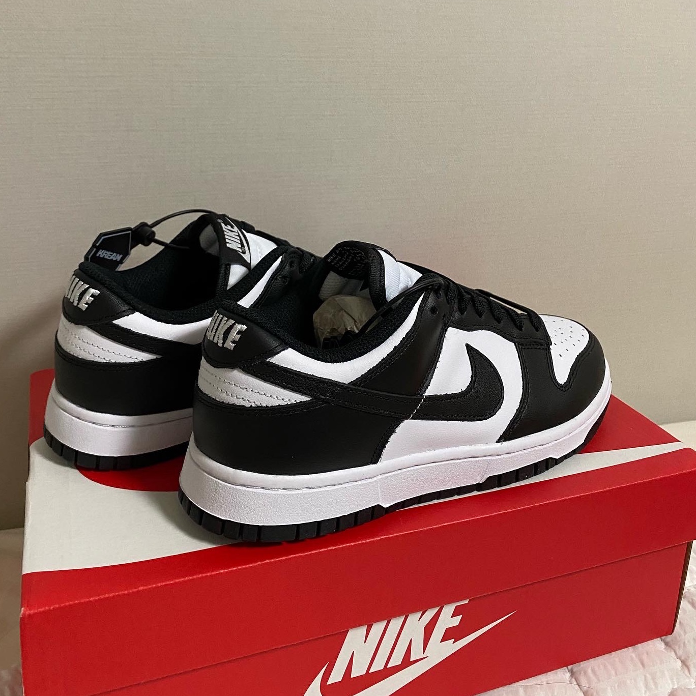 (W) Nike Dunk Low Black 착용 스타일 - 2