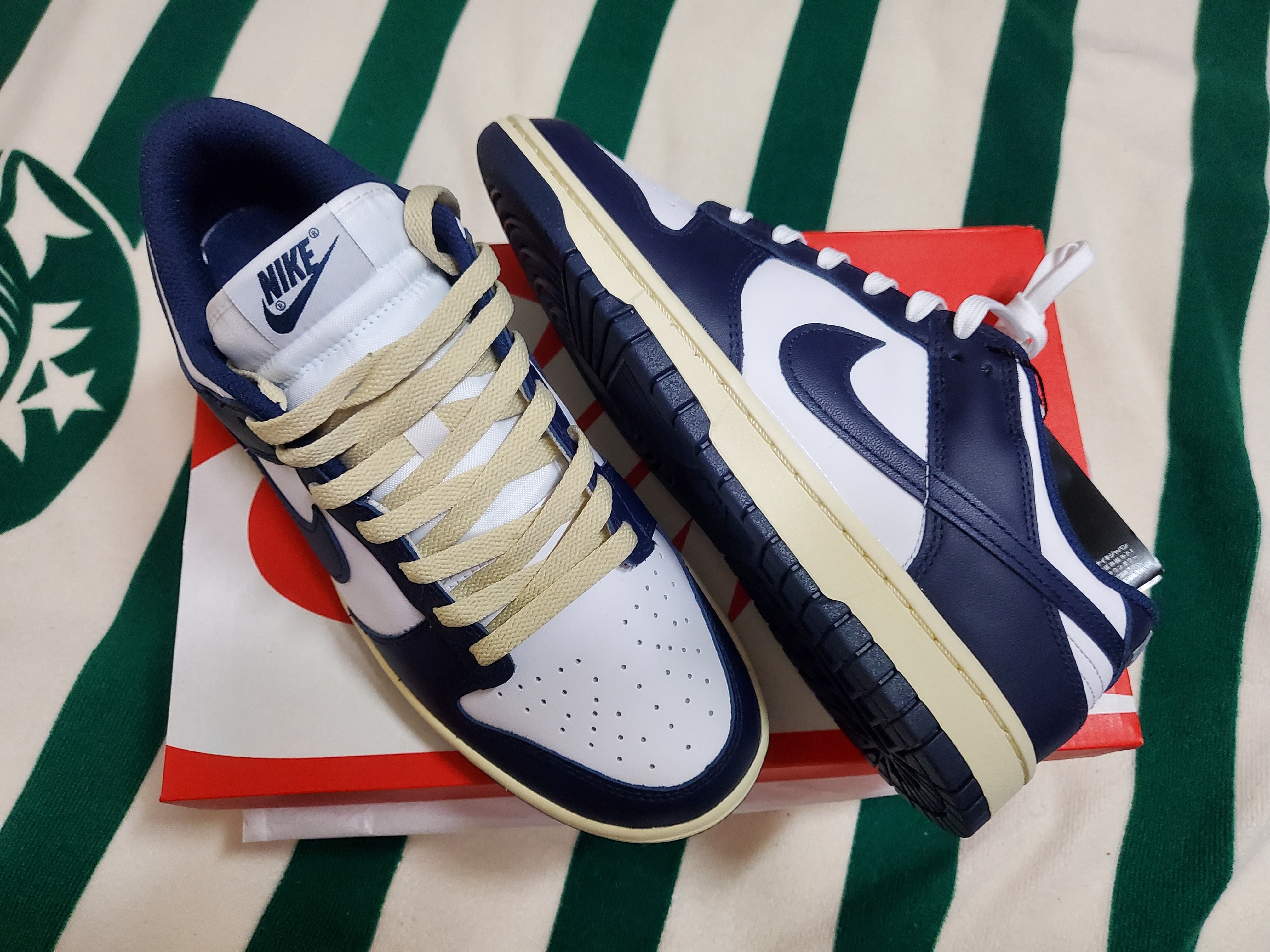 (W) Nike Dunk Low Vintage Midnight Navy 착용 스타일 - 1