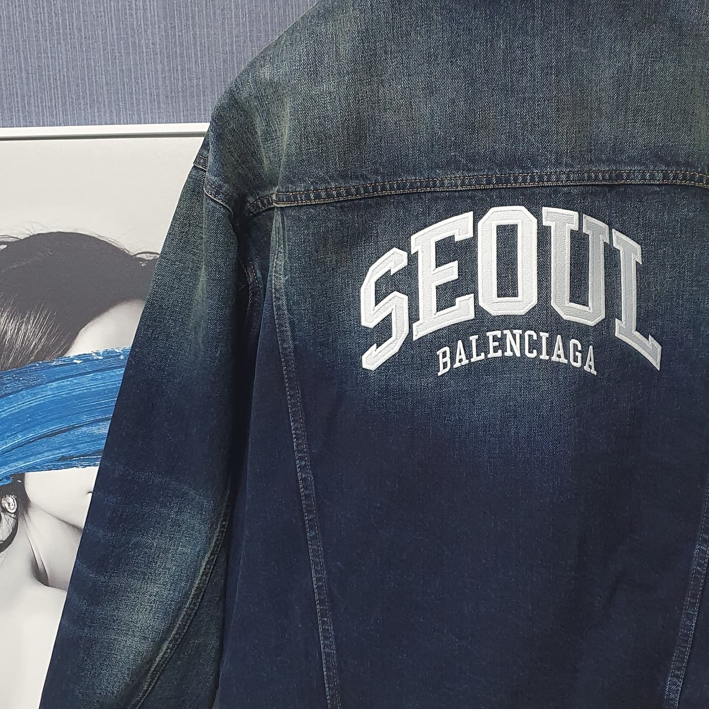 Balenciaga Cities Paris Large Fit Japanese Denim Jacket Black 착용 스타일