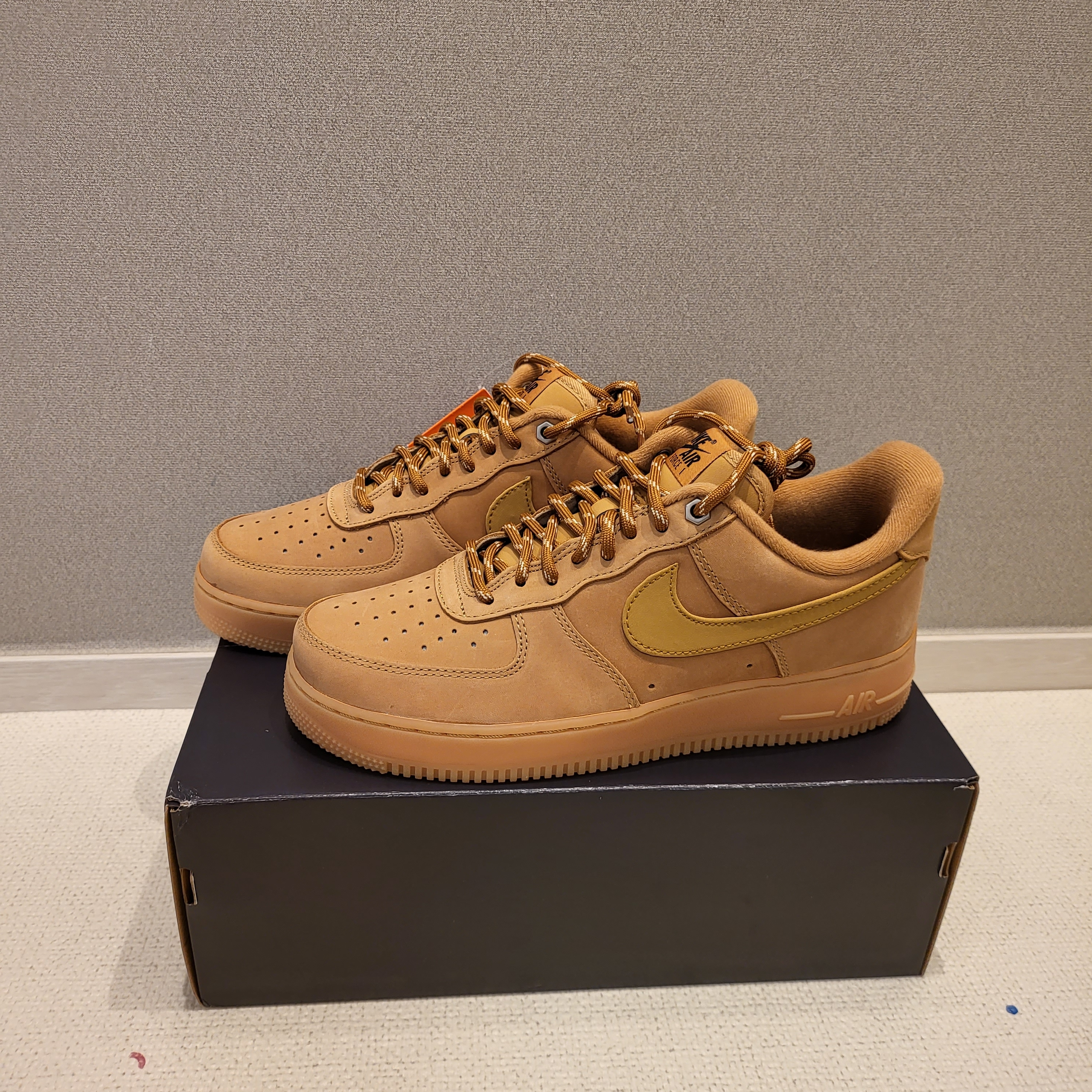 Nike Air Force 1 '07 WB Flax 착용 스타일 - 1