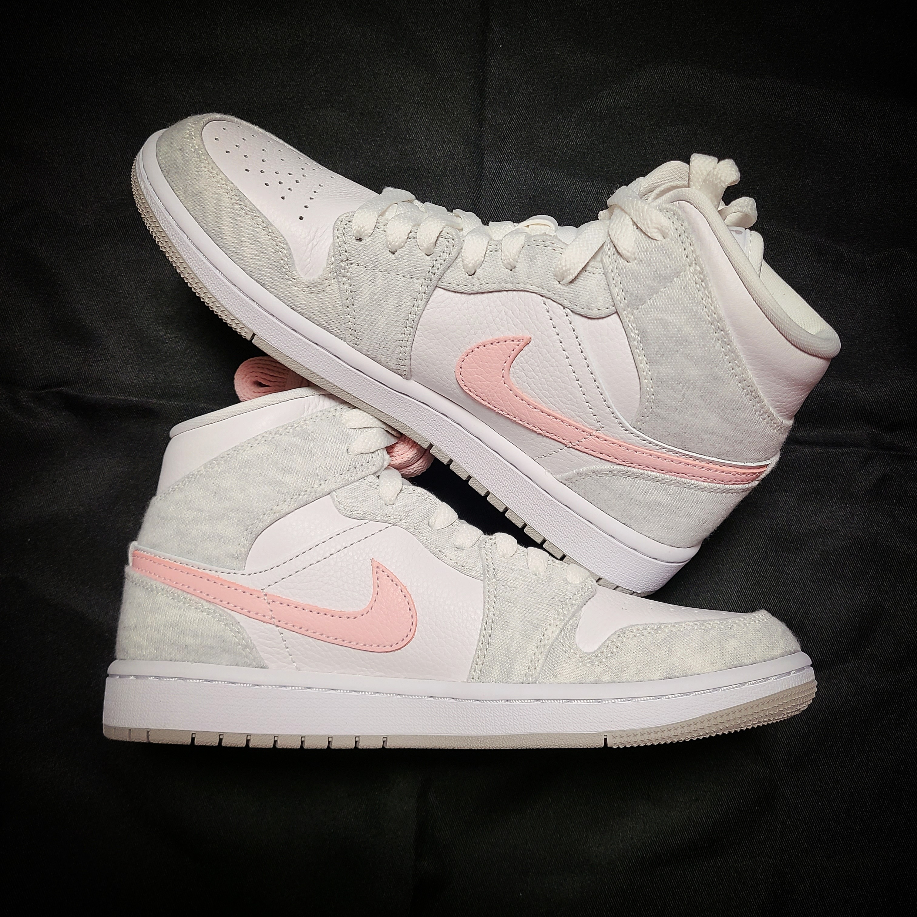 (W) Jordan 1 Mid SE Light Iron Ore 착용 스타일