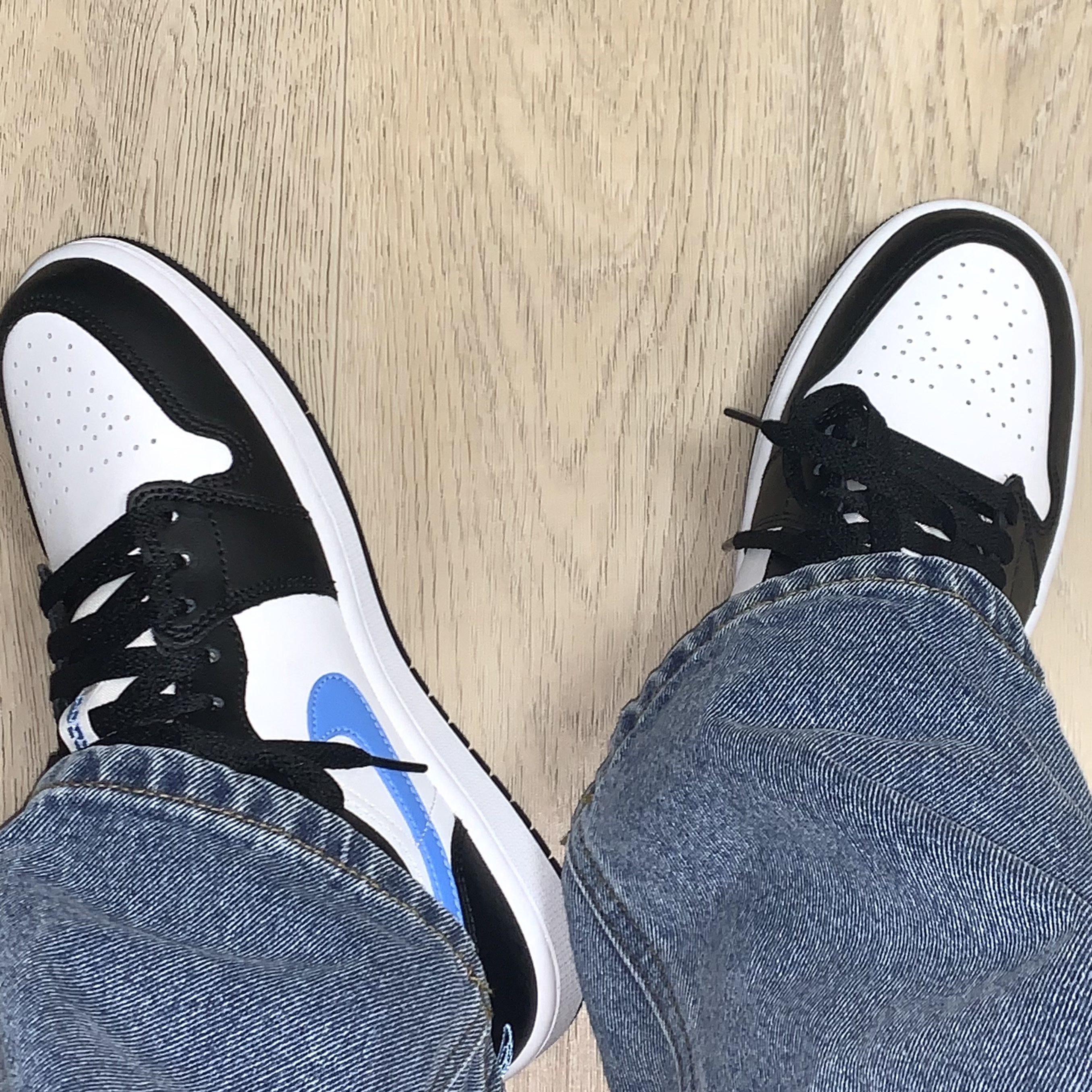 (W) Jordan 1 Low Black University Blue 착용 스타일 - 2