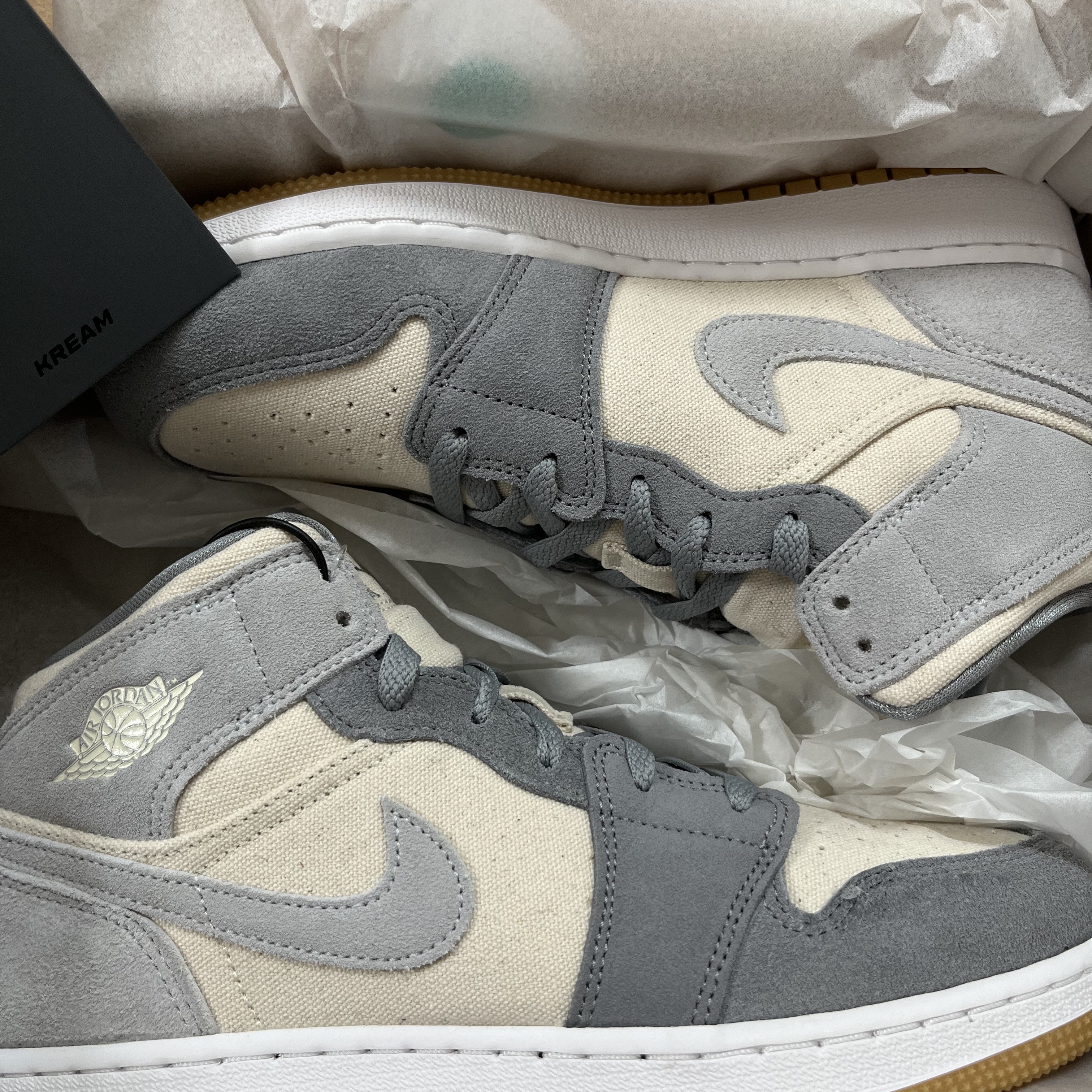 (GS) Jordan 1 Mid SE Coconut Milk Particle Grey 착용 스타일 - 4