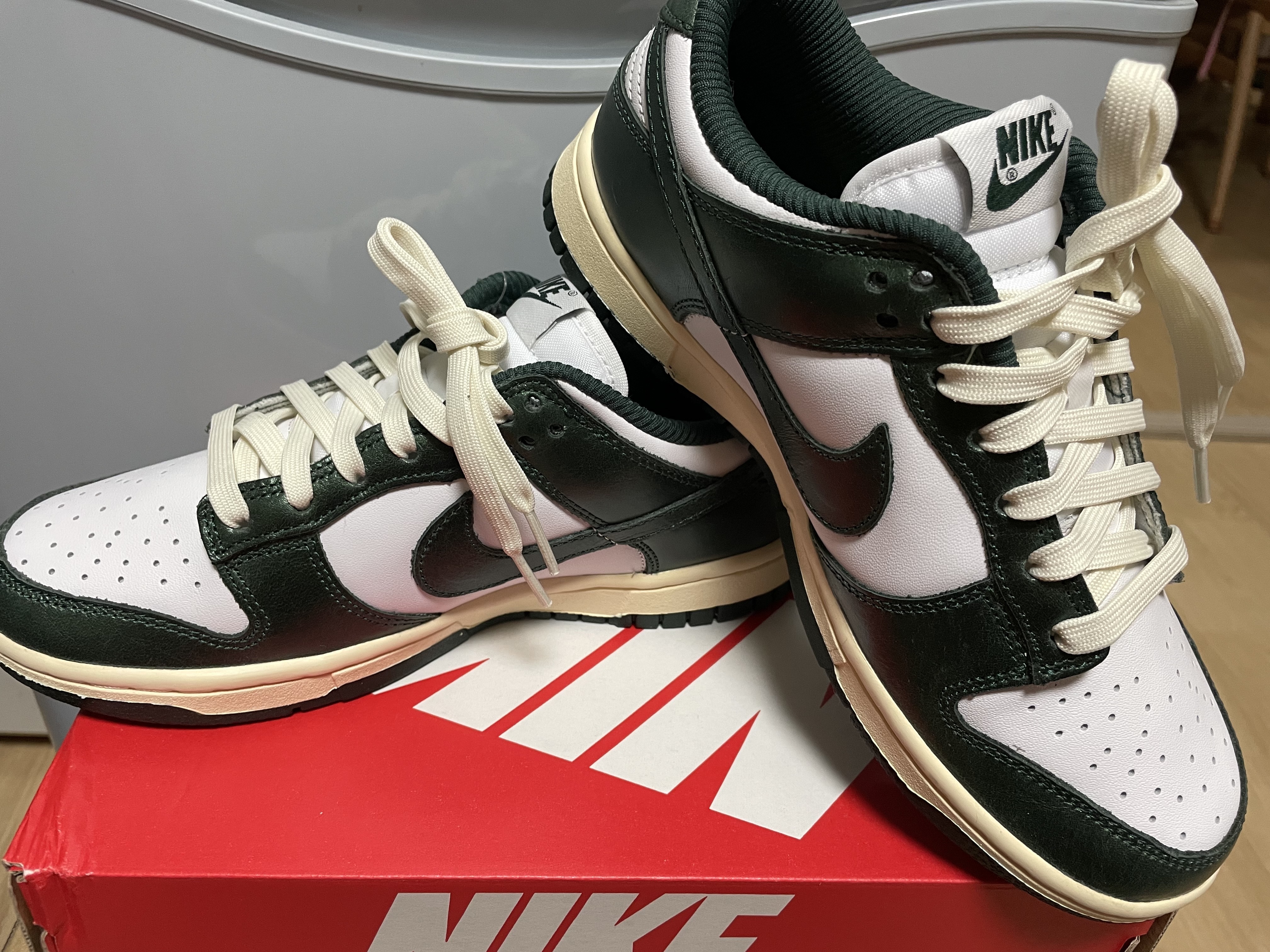 (W) Nike Dunk Low Vintage Green 착용 스타일