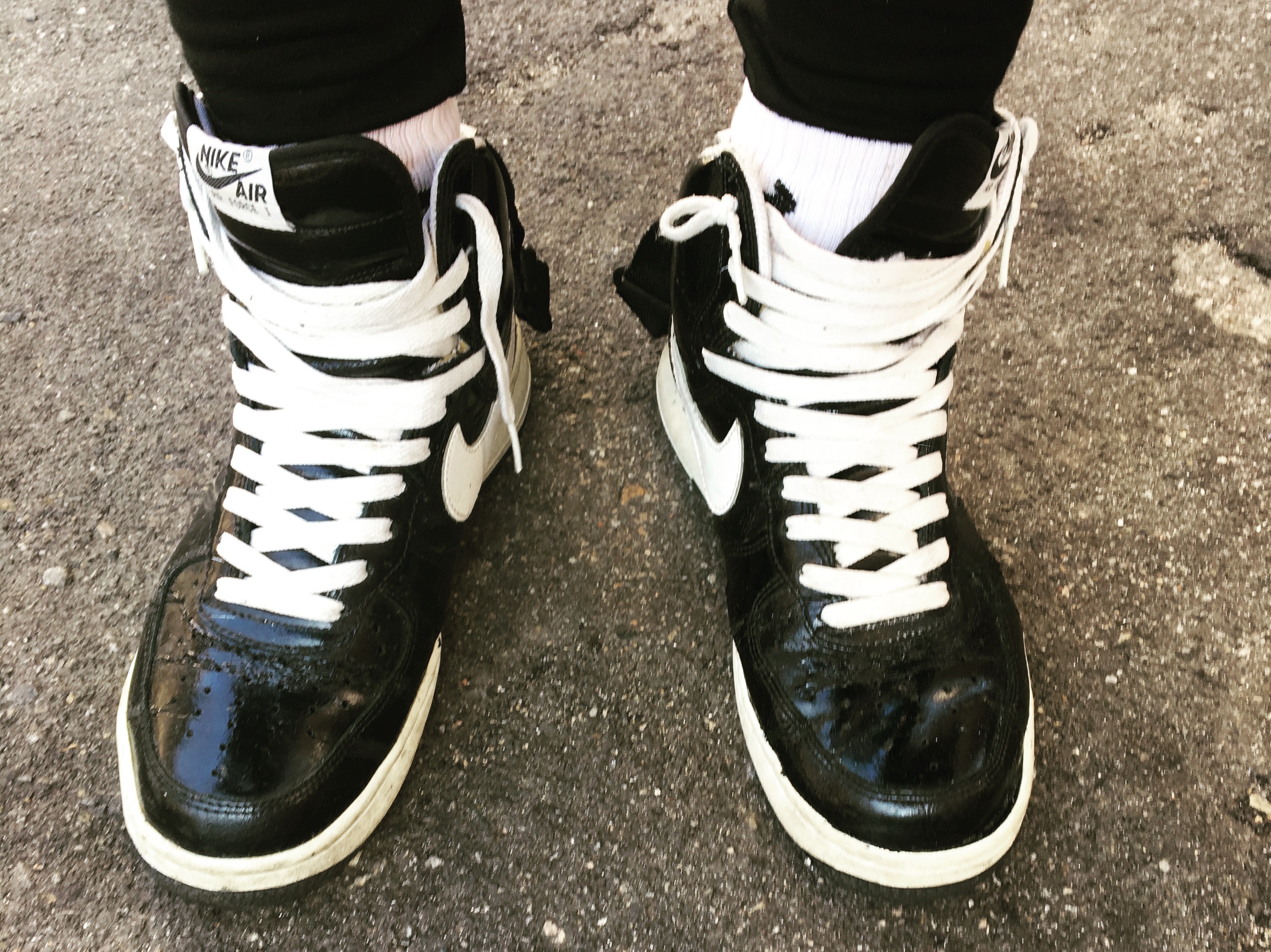 Nike Air Force 1 High Sheed Triple White 착용 스타일 - 2