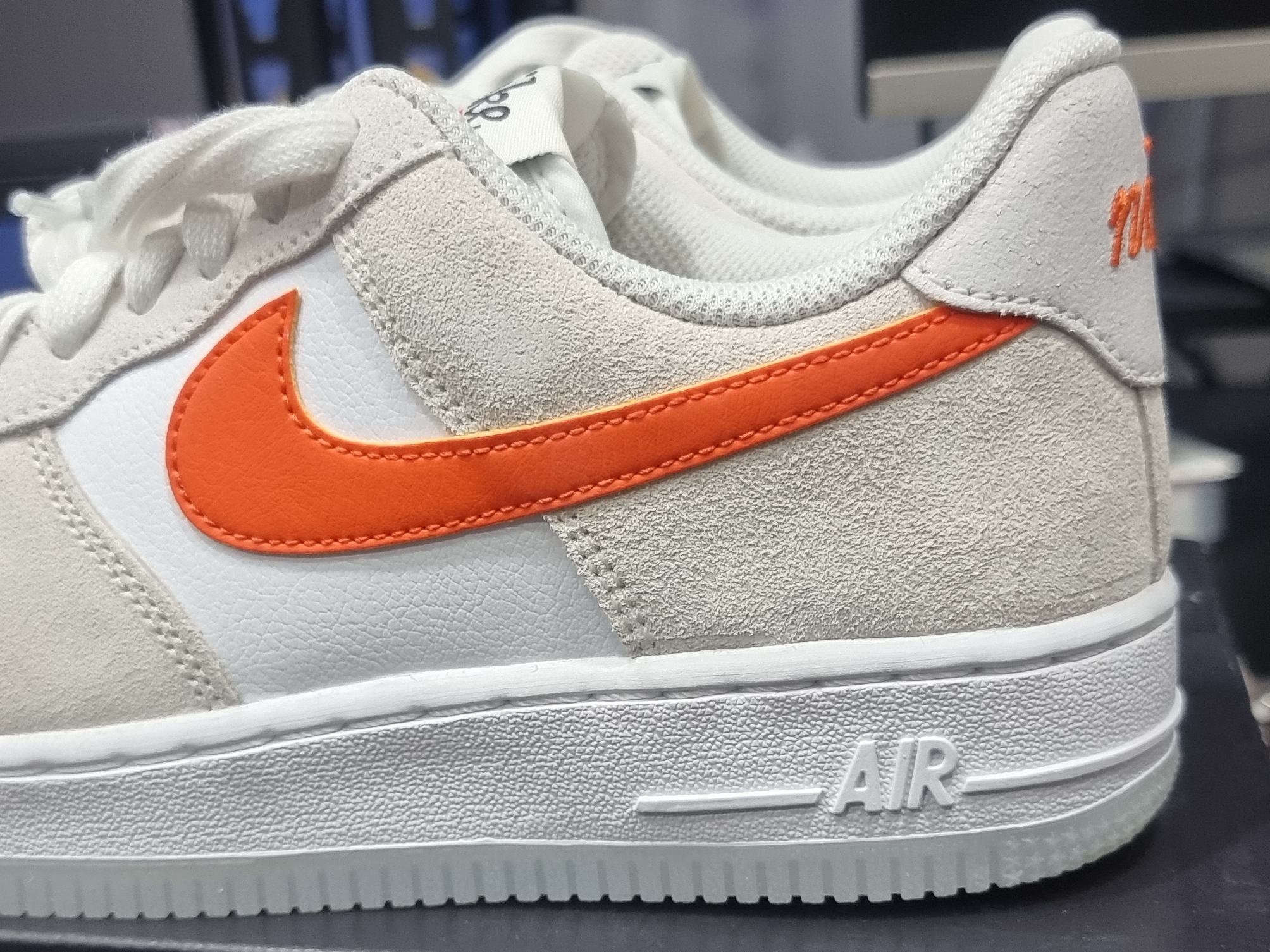 (W) Nike Air Force 1 '07 SE First Use Orange Sail 착용 스타일 - 3