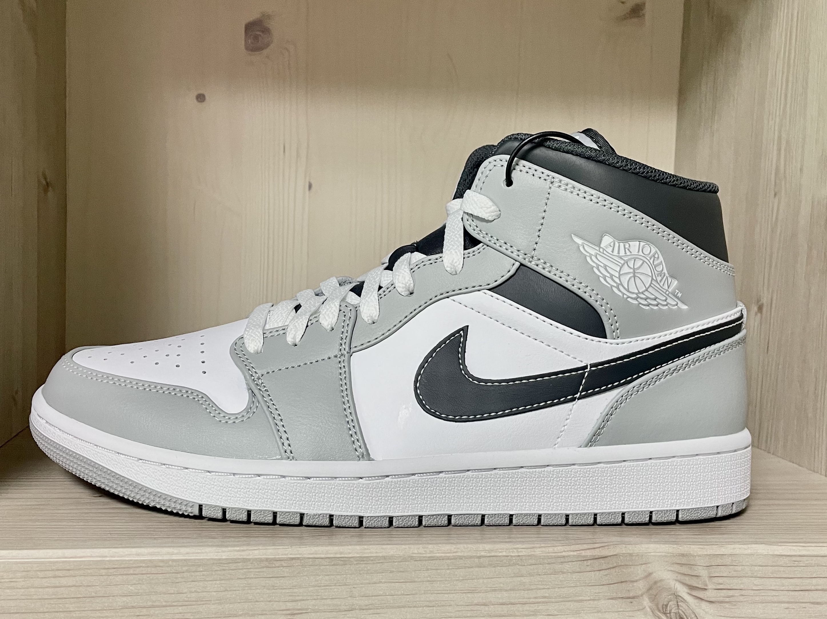 Jordan 1 Mid Light Smoke Grey Anthracite 착용 스타일