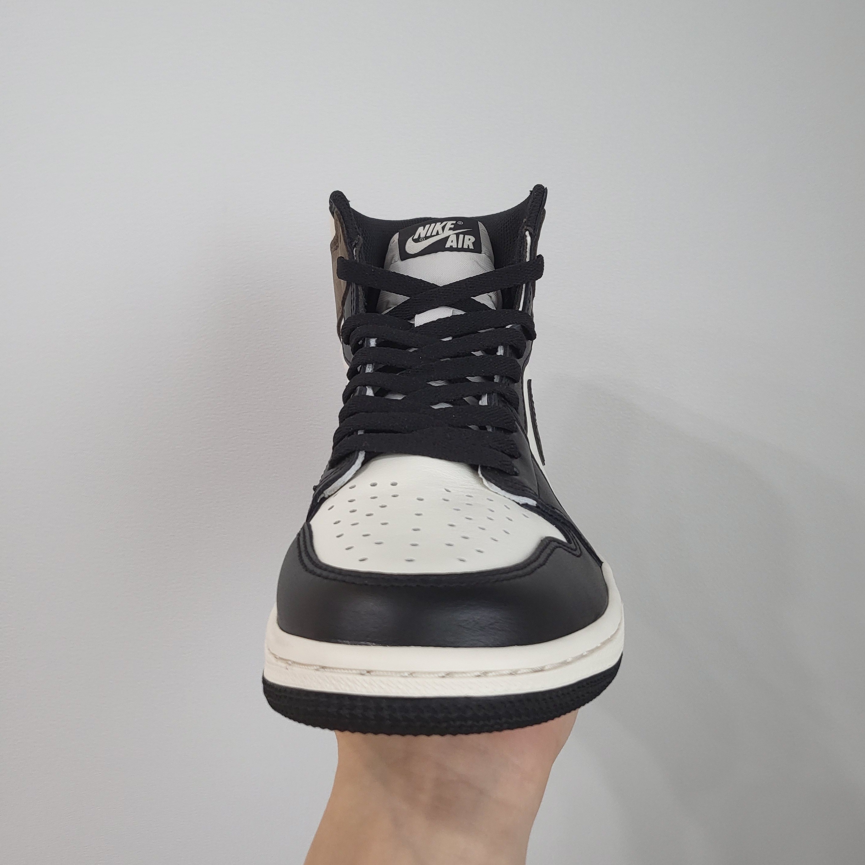 Jordan 1 Retro High OG Black Mocha, (GS) Jordan 1 Retro High OG Black Mocha 착용 스타일 - 2