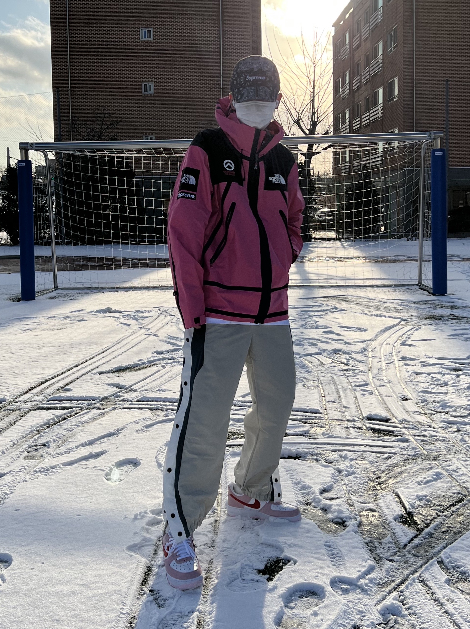 Supreme Bandana Camp Cap Black - 21SS, Supreme x The North Face Summit Series Outer Tape Seam Jacket Pink - 21SS 착용 스타일