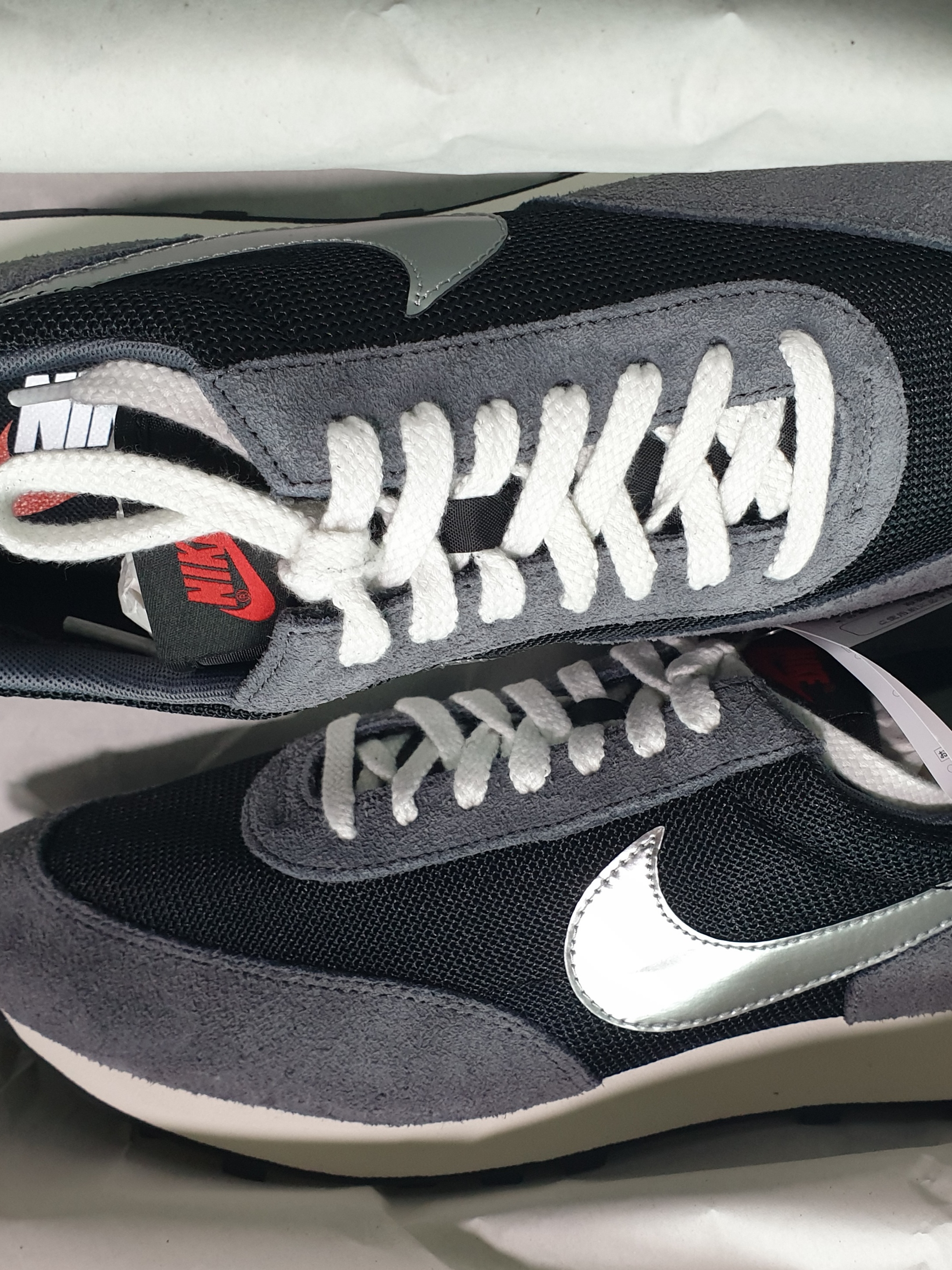 Nike Daybreak SP Black Metallic Silver 착용 스타일 - 2