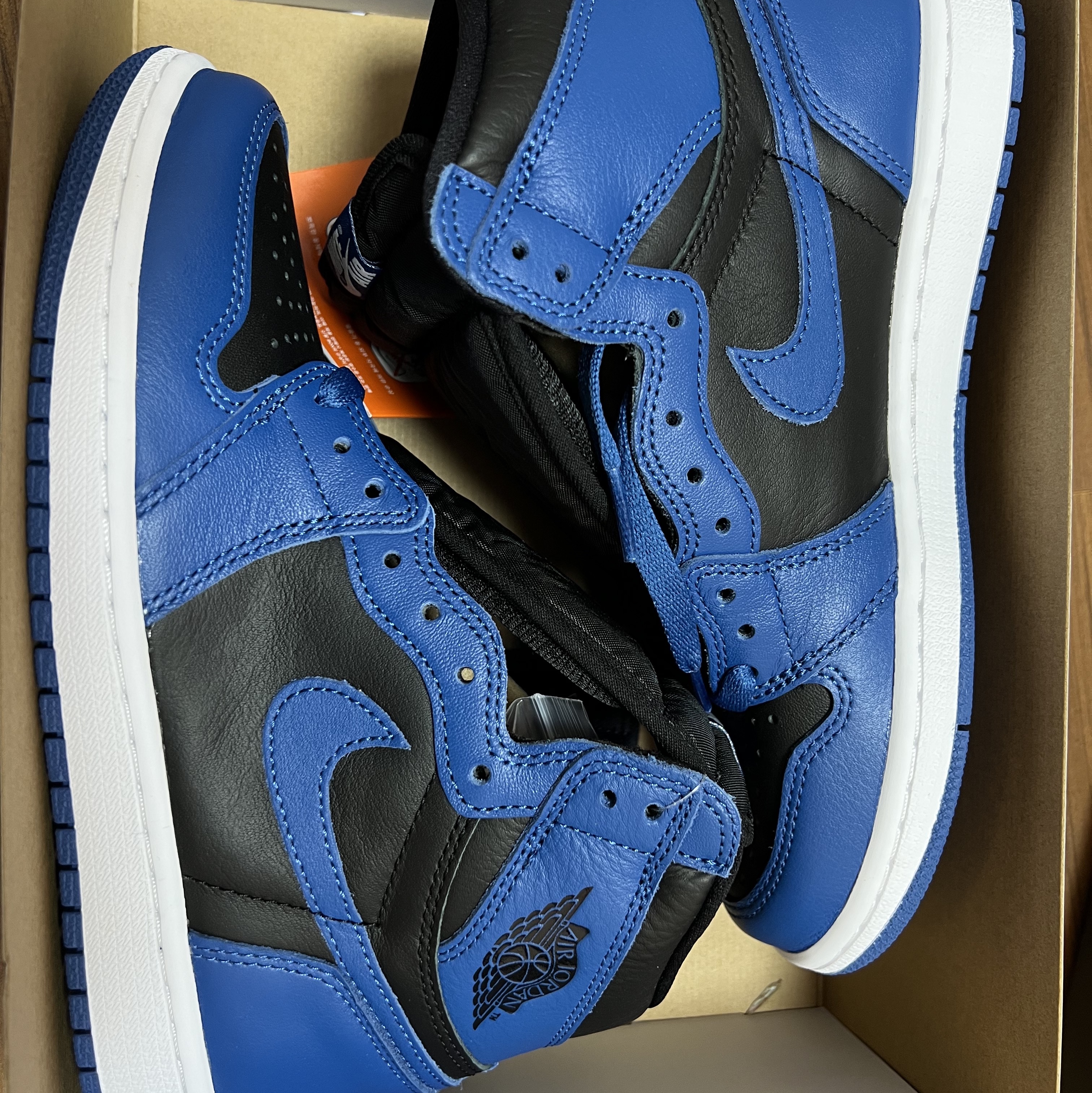 Jordan 1 Retro High OG Dark Marina Blue 착용 스타일 - 1