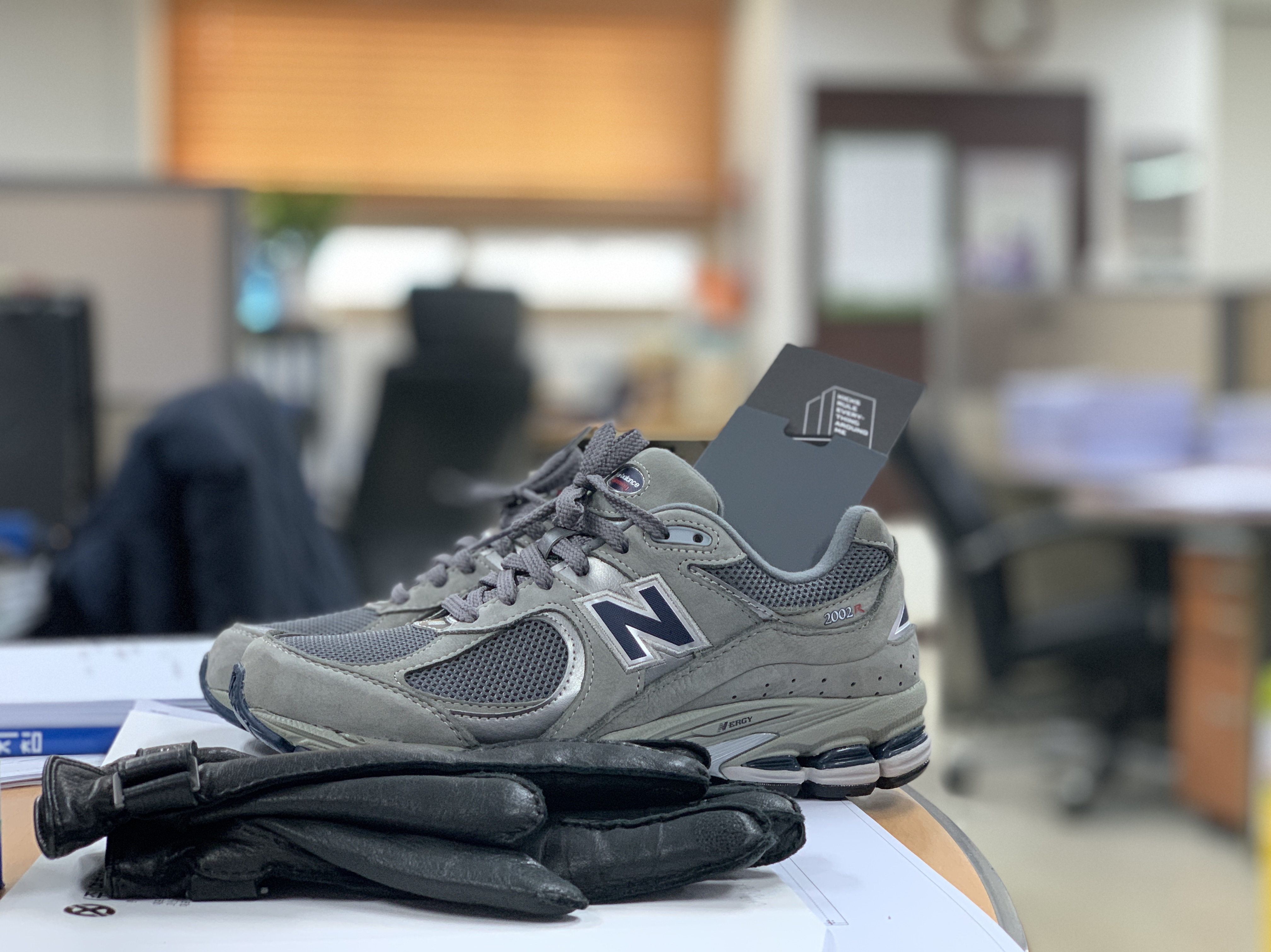 New Balance 2002R Gray 착용 스타일 - 1