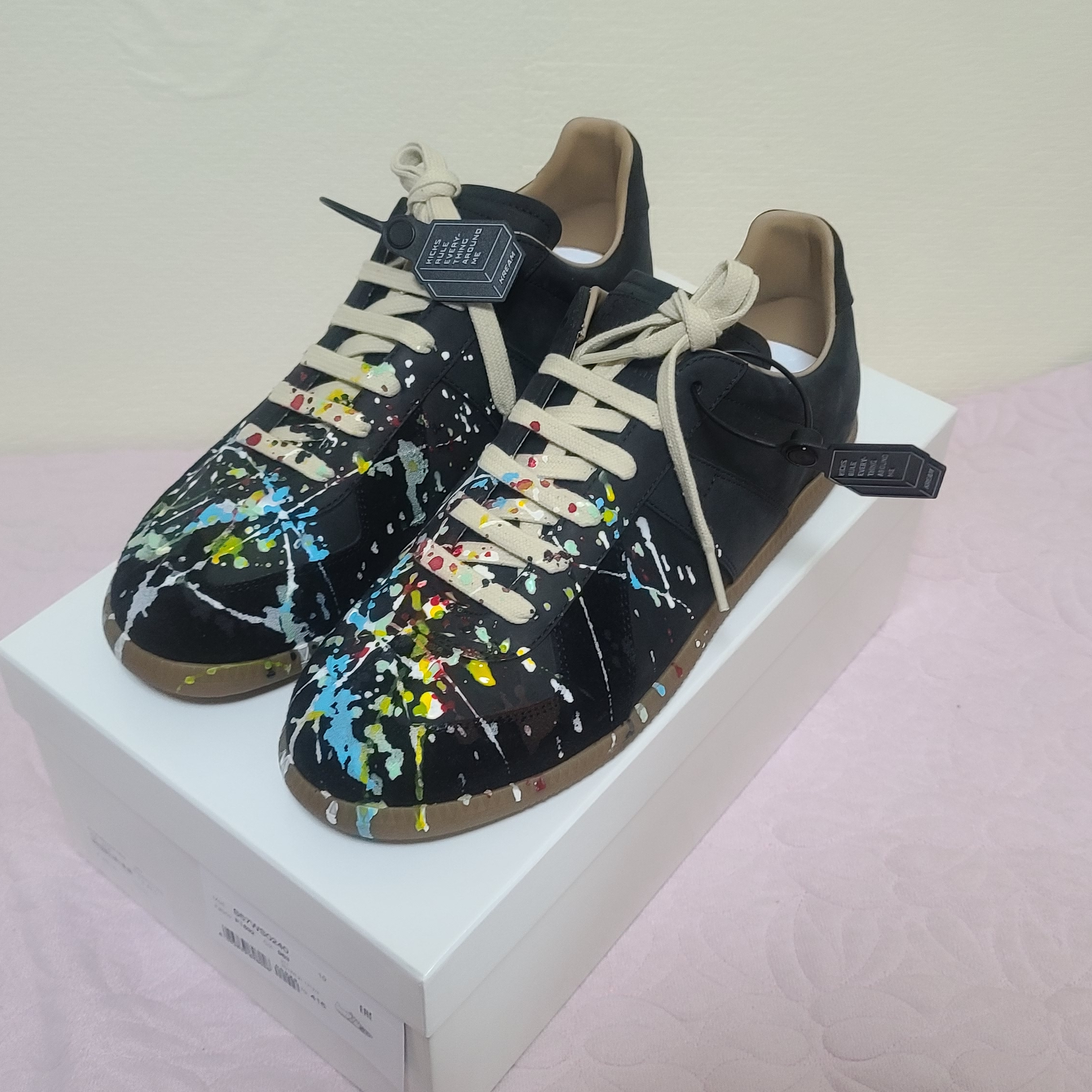 Maison Margiela Replica Paint Drop Sneakers Black 착용 스타일