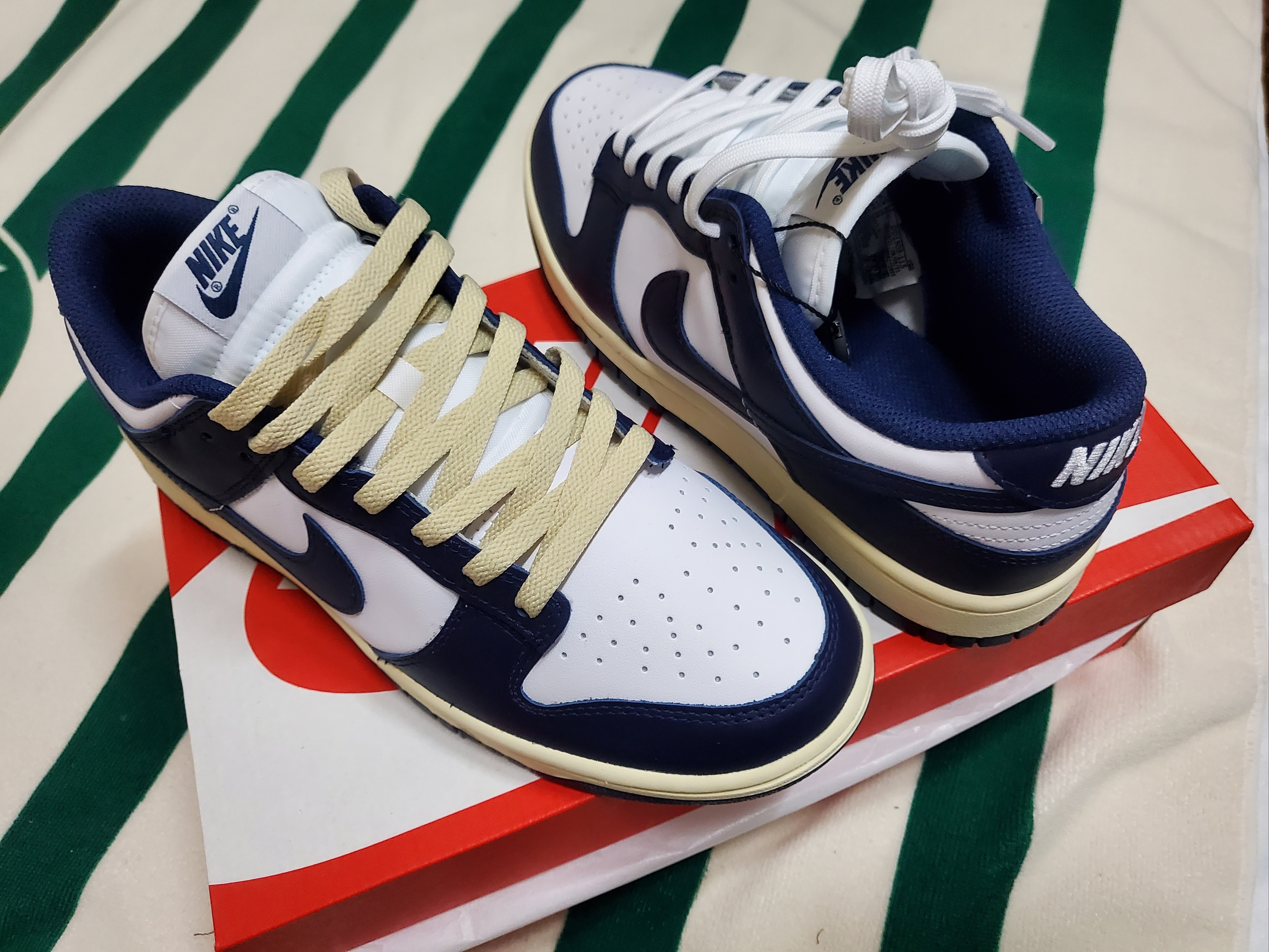 (W) Nike Dunk Low Vintage Midnight Navy 착용 스타일 - 2