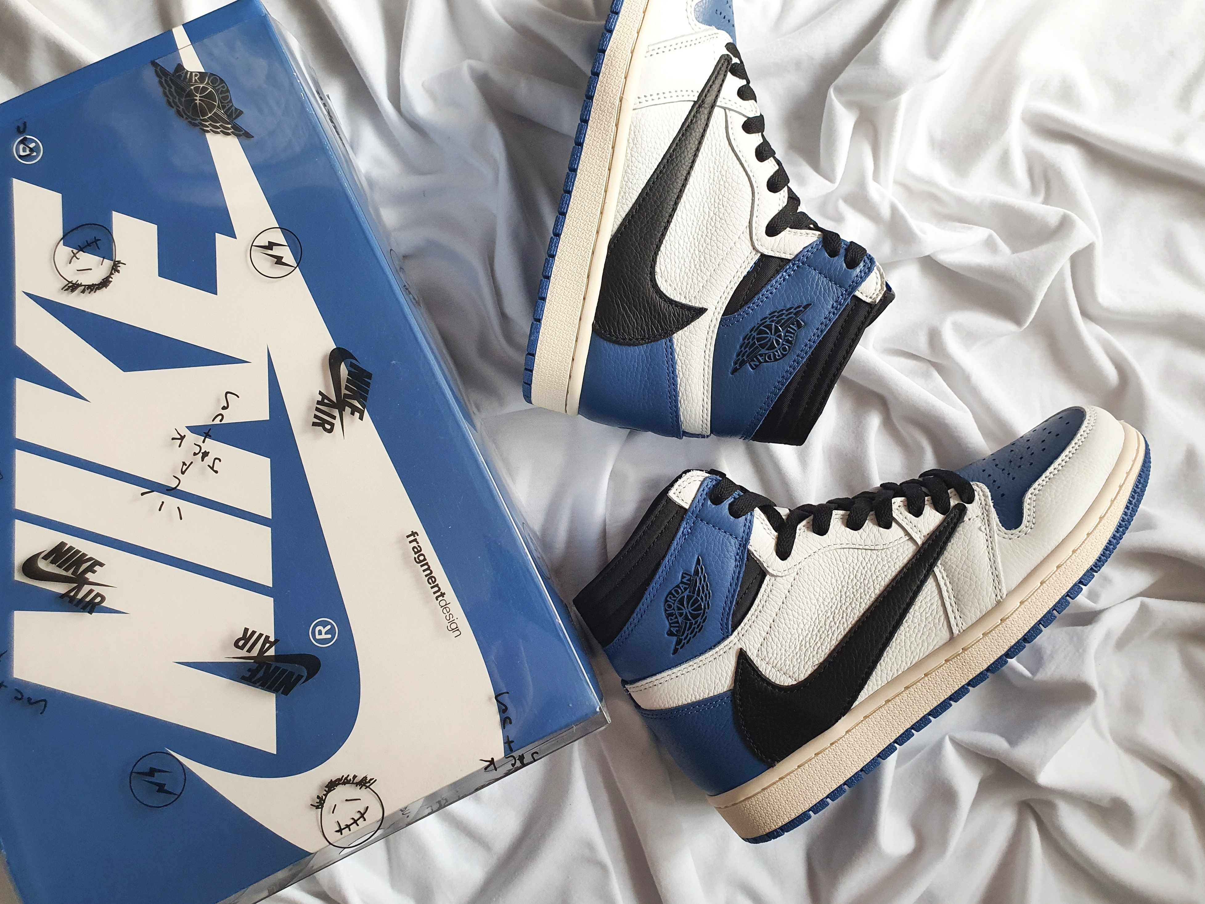 Jordan 1 x Travis Scott x Fragment Retro High OG SP Military Blue 착용 스타일 - 1