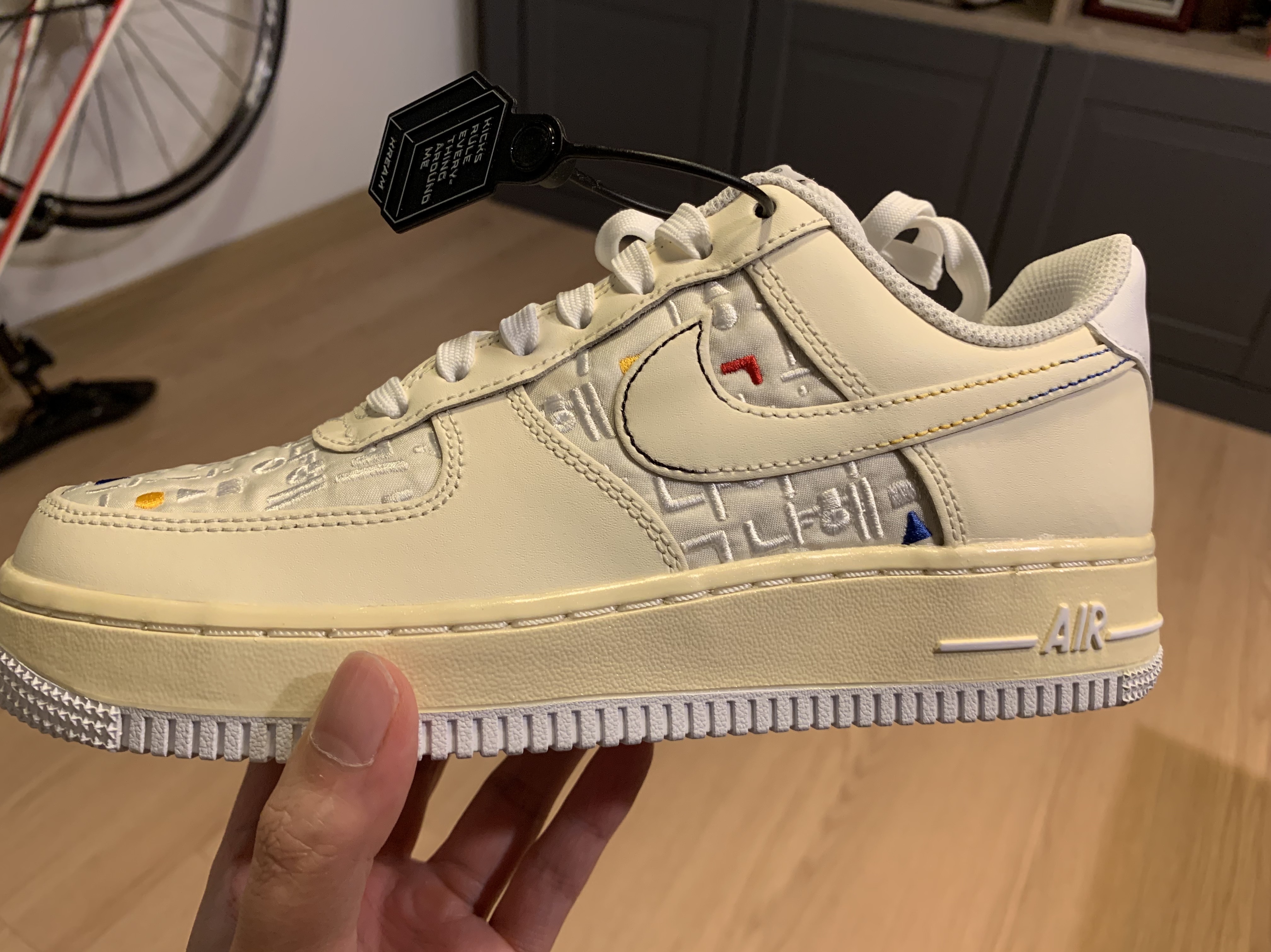 (W) Nike Air Force 1 '07 LV8 Hangul Day 착용 스타일