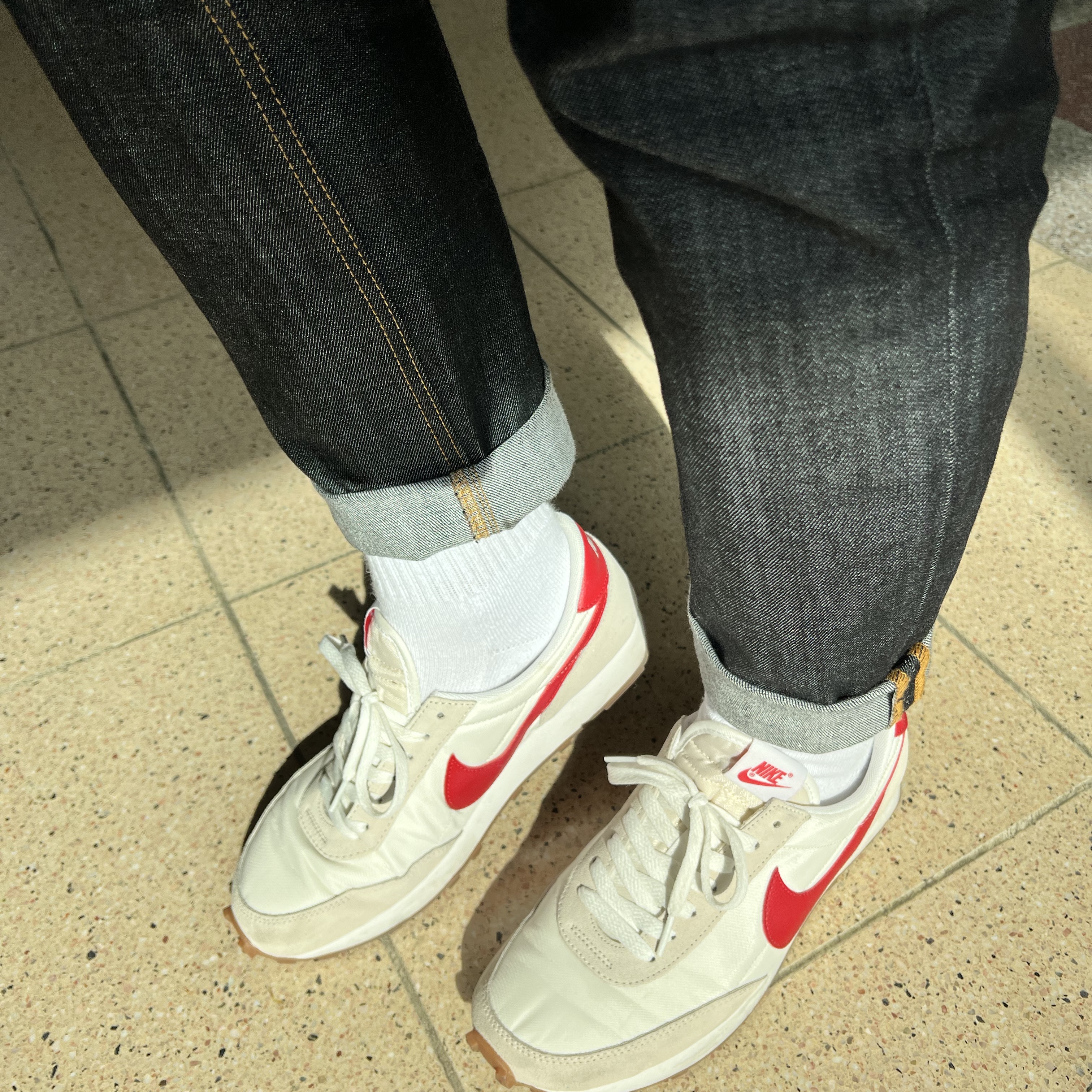 (W) Nike Daybreak Summit White University Red 착용 스타일