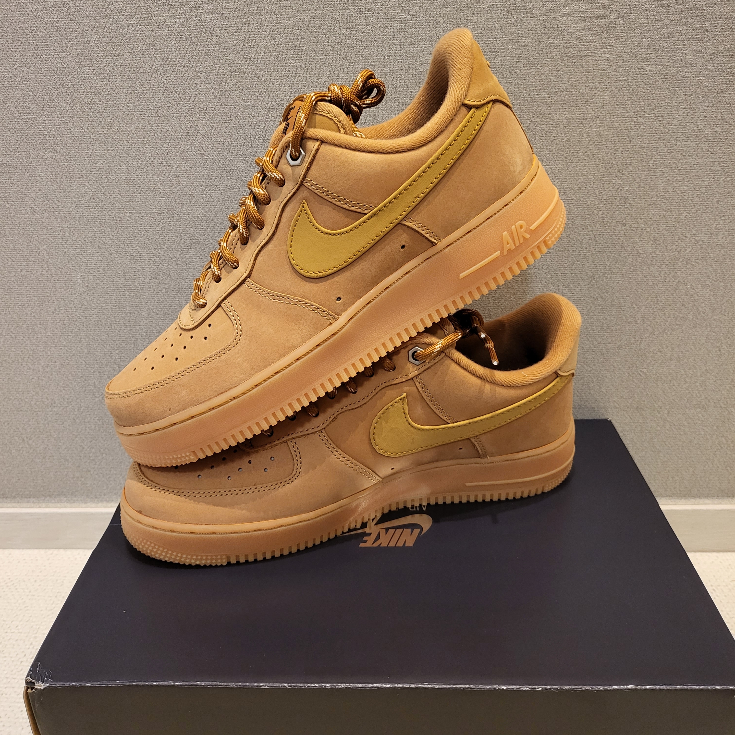 Nike Air Force 1 '07 WB Flax 착용 스타일 - 2