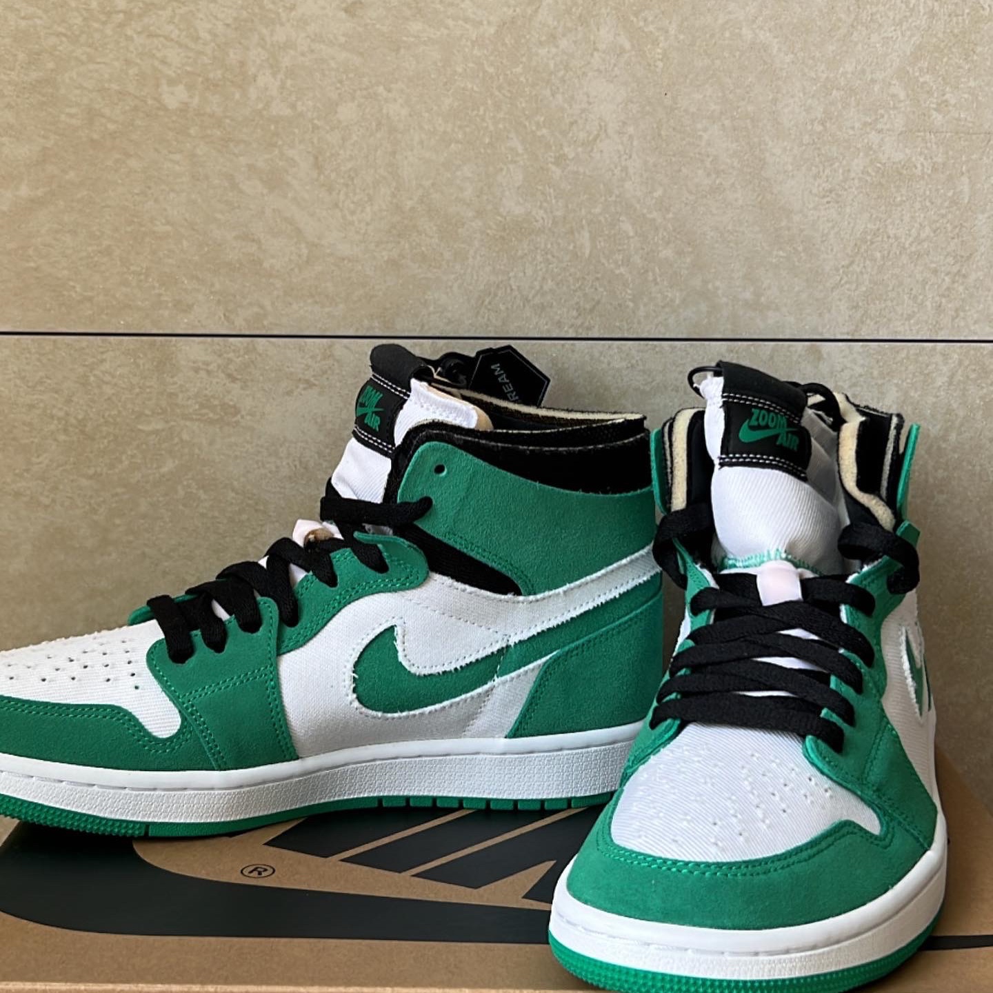 Jordan 1 Zoom Air CMFT Stadium Green 착용 스타일