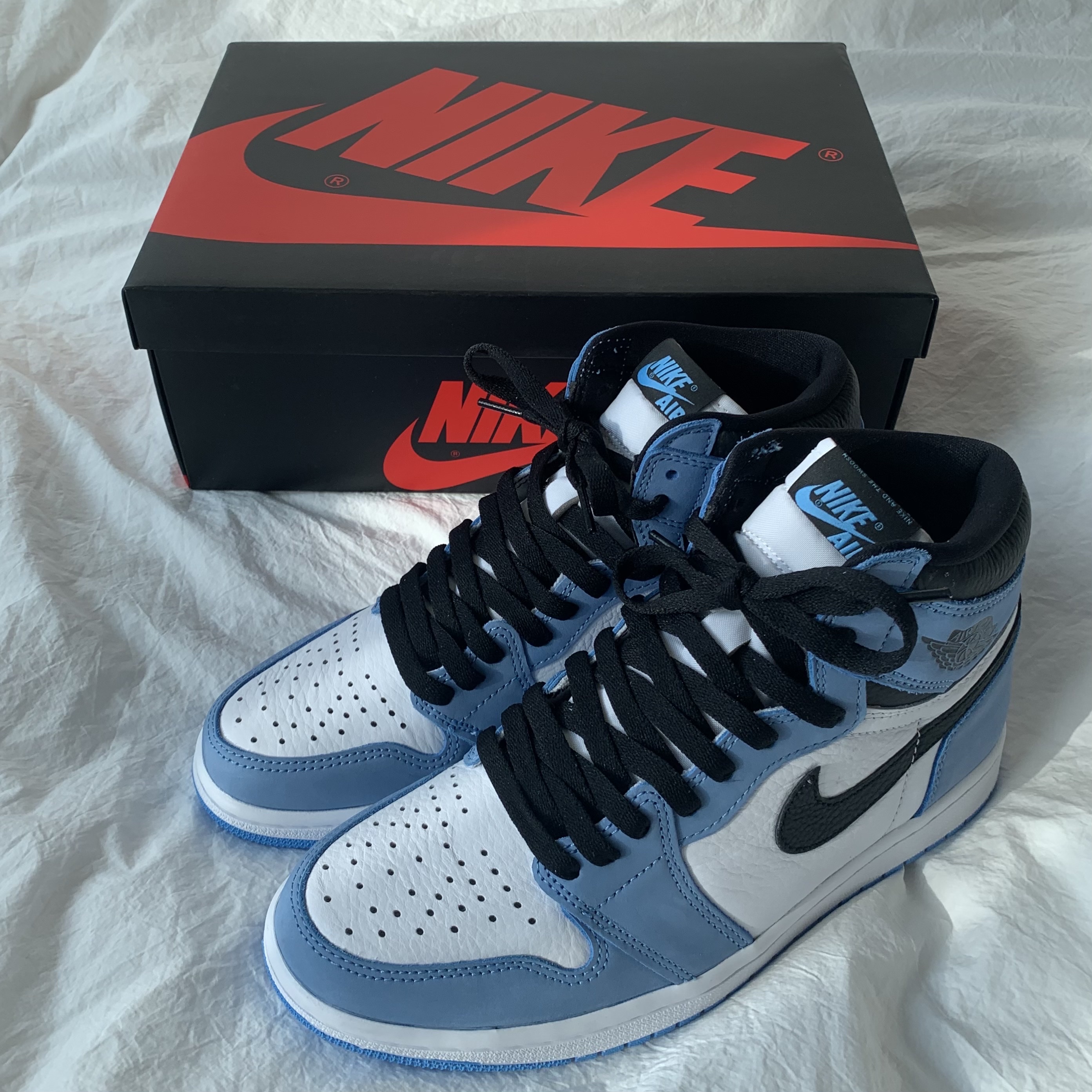 Jordan 1 Retro High OG University Blue 착용 스타일