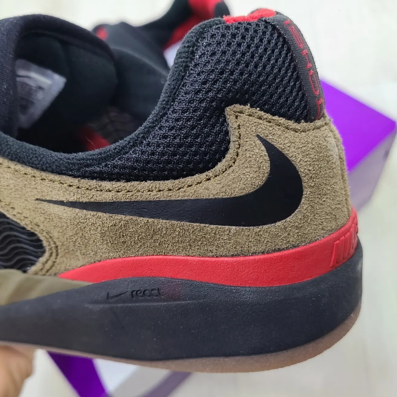 Nike SB Ishod Wair Light Olive 착용 스타일 - 4