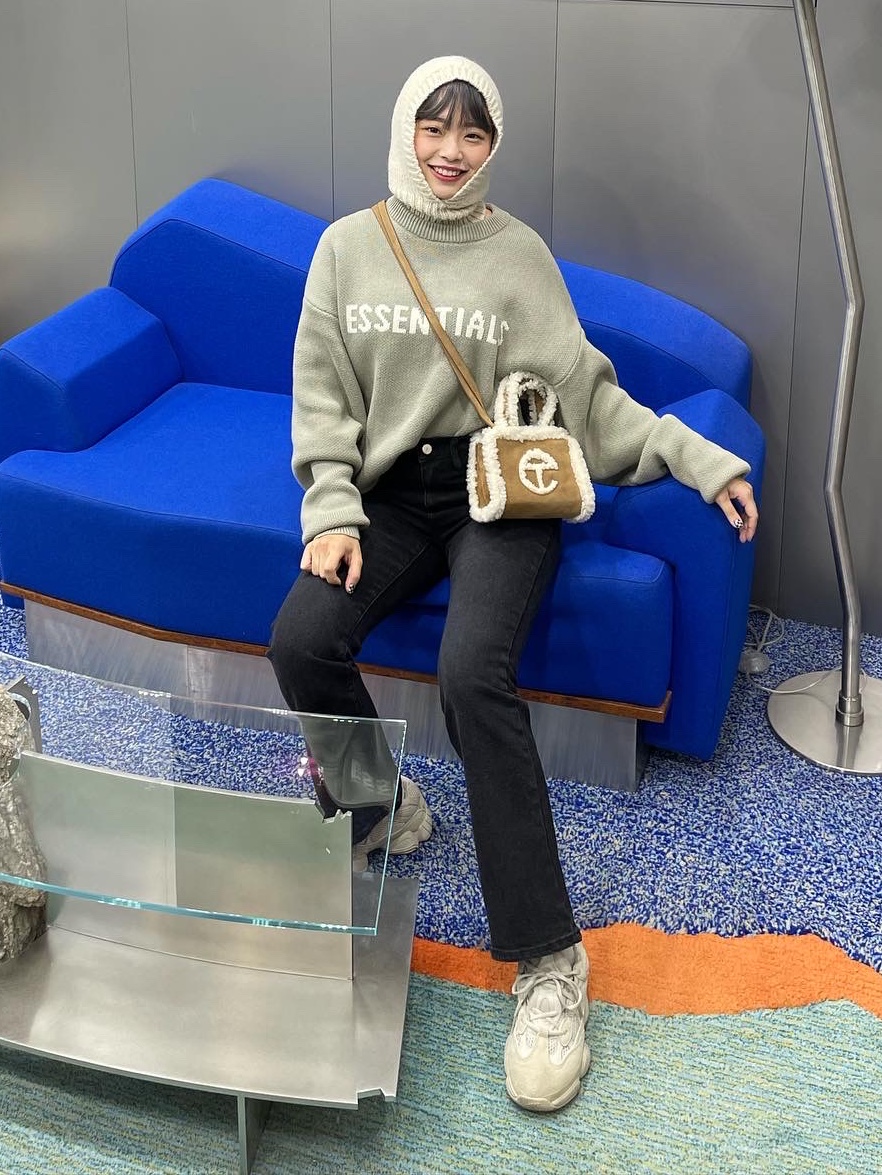 (Kids) Essentials Knit Pull-Over Pistachio - 21FW, Telfar x UGG Small Shopping Bag Chestnut 착용 스타일 - 2