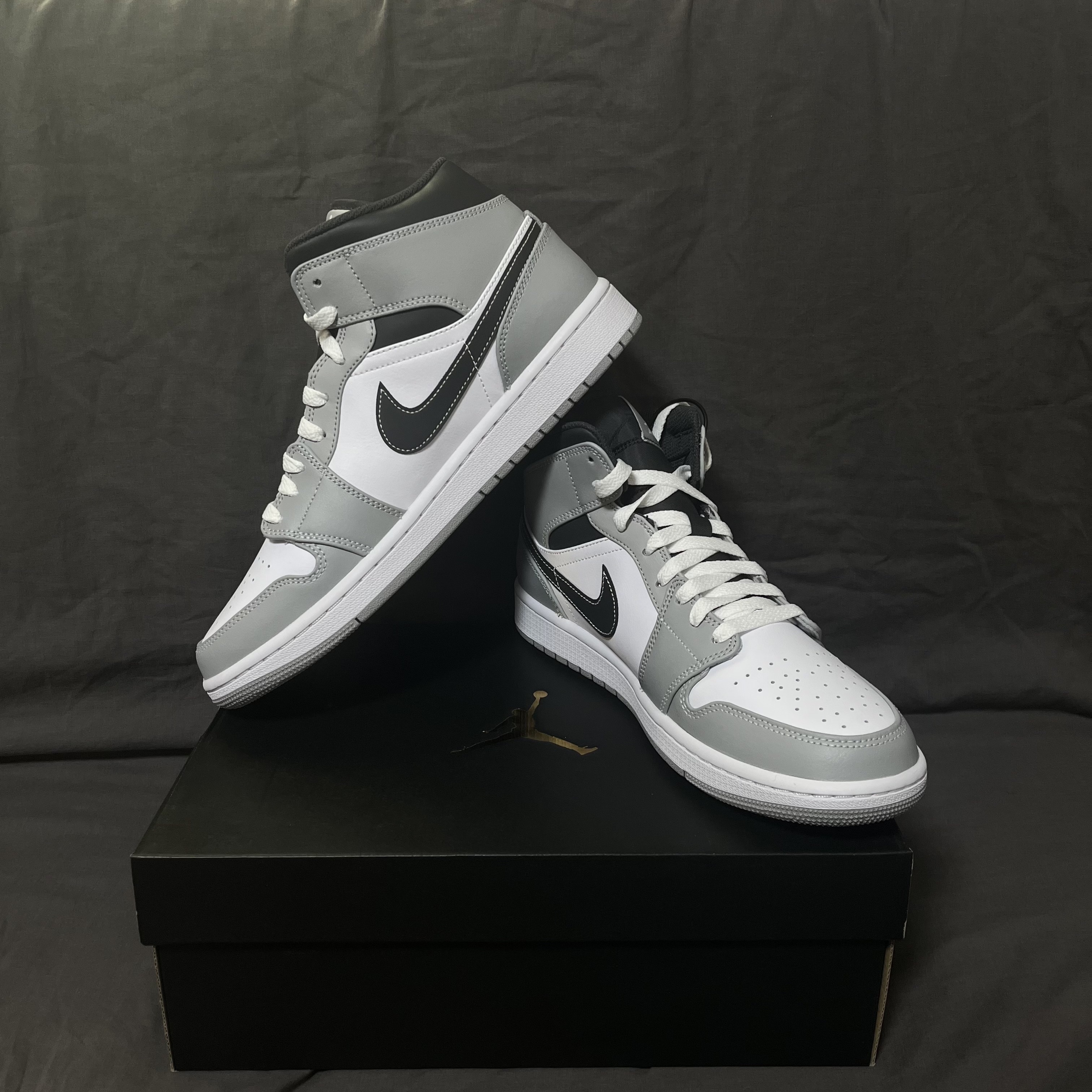 Jordan 1 Mid Light Smoke Grey Anthracite 착용 스타일