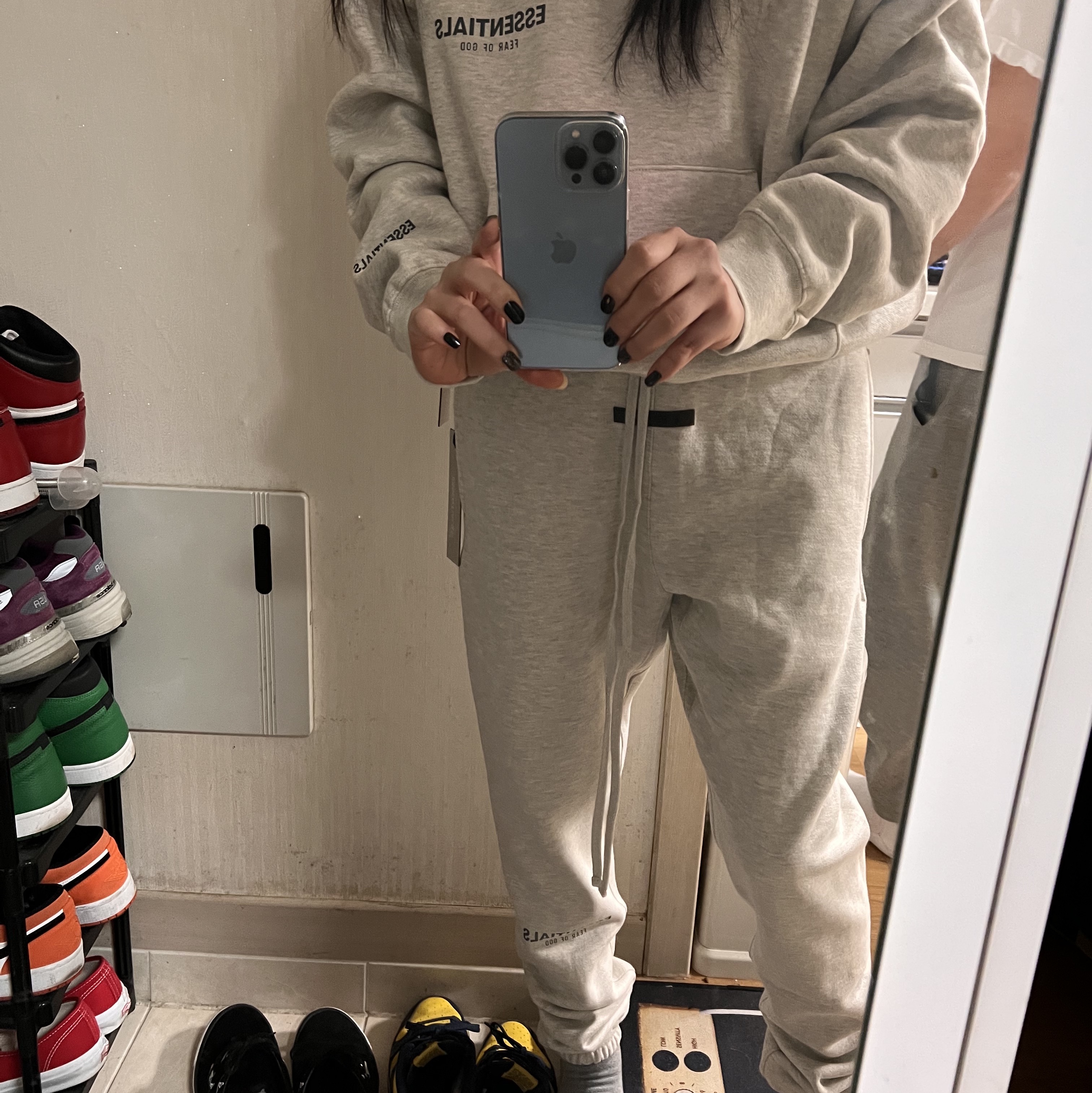 Essentials The Core Collection Pullover Hoodie Oatmeal, Essentials The Core Collection Sweatpants Oatmeal 착용 스타일