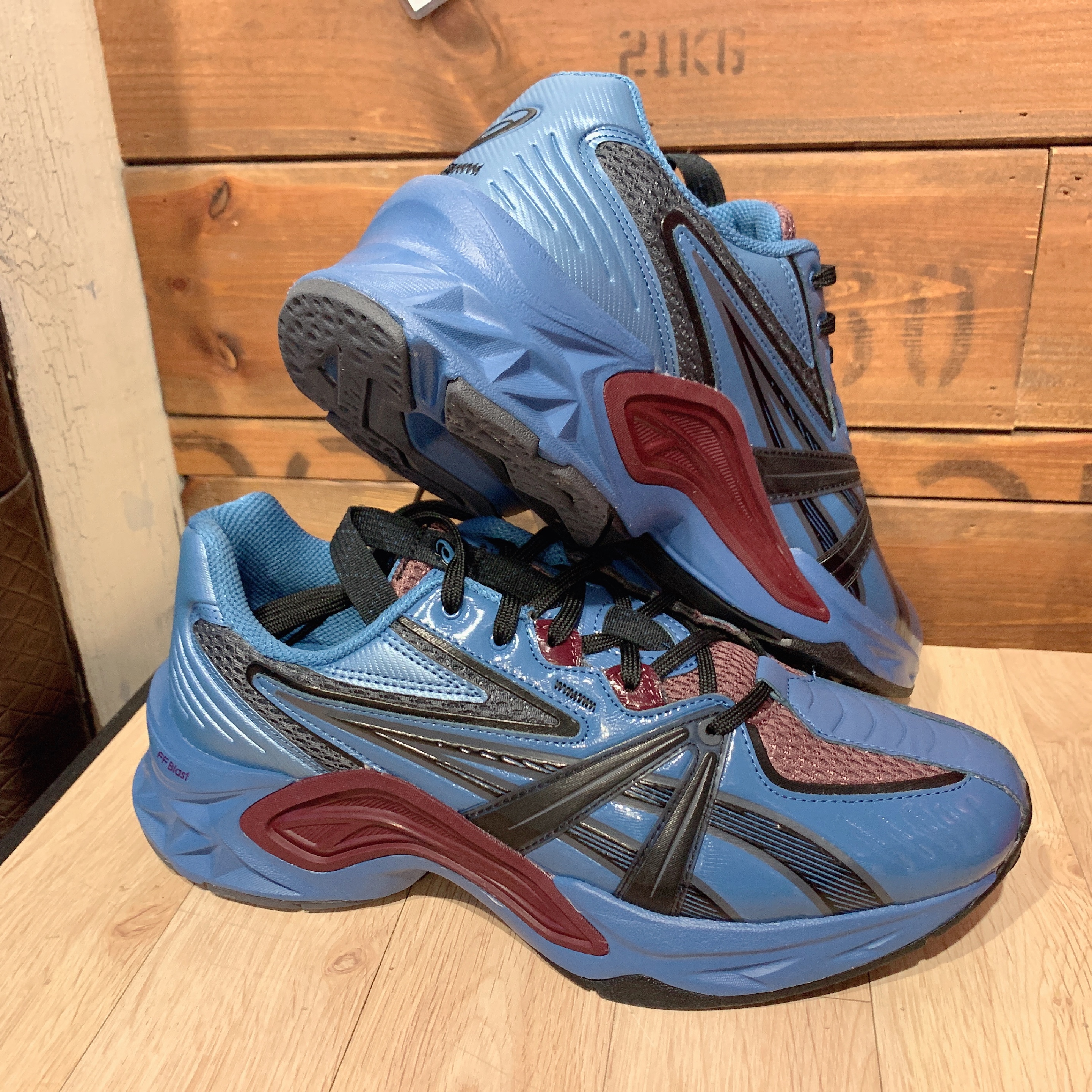 Asics HN2-S Protoblast Azure 착용 스타일 - 5