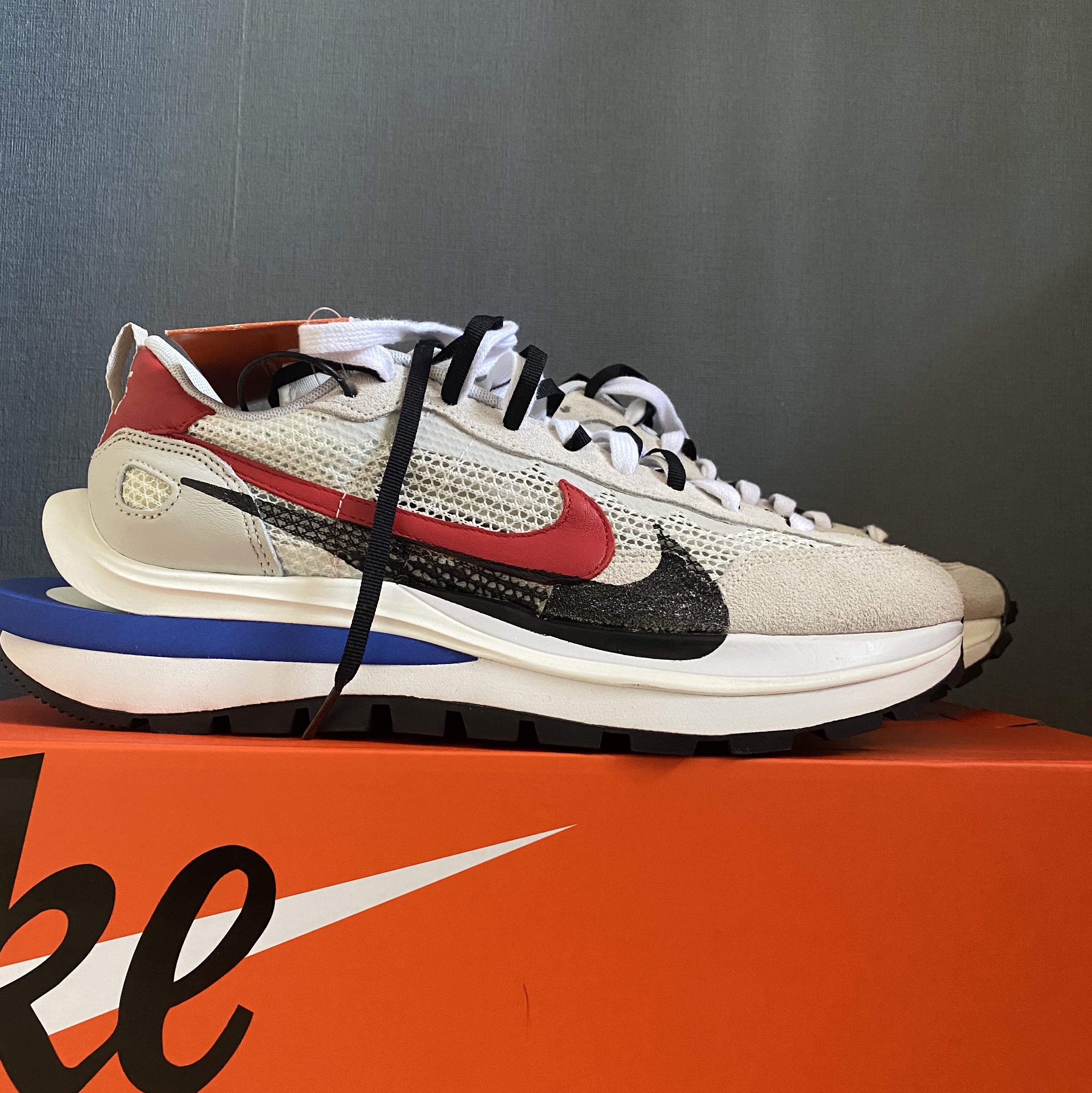 Nike x Sacai VaporWaffle Royal Fuchsia 착용 스타일 - 1