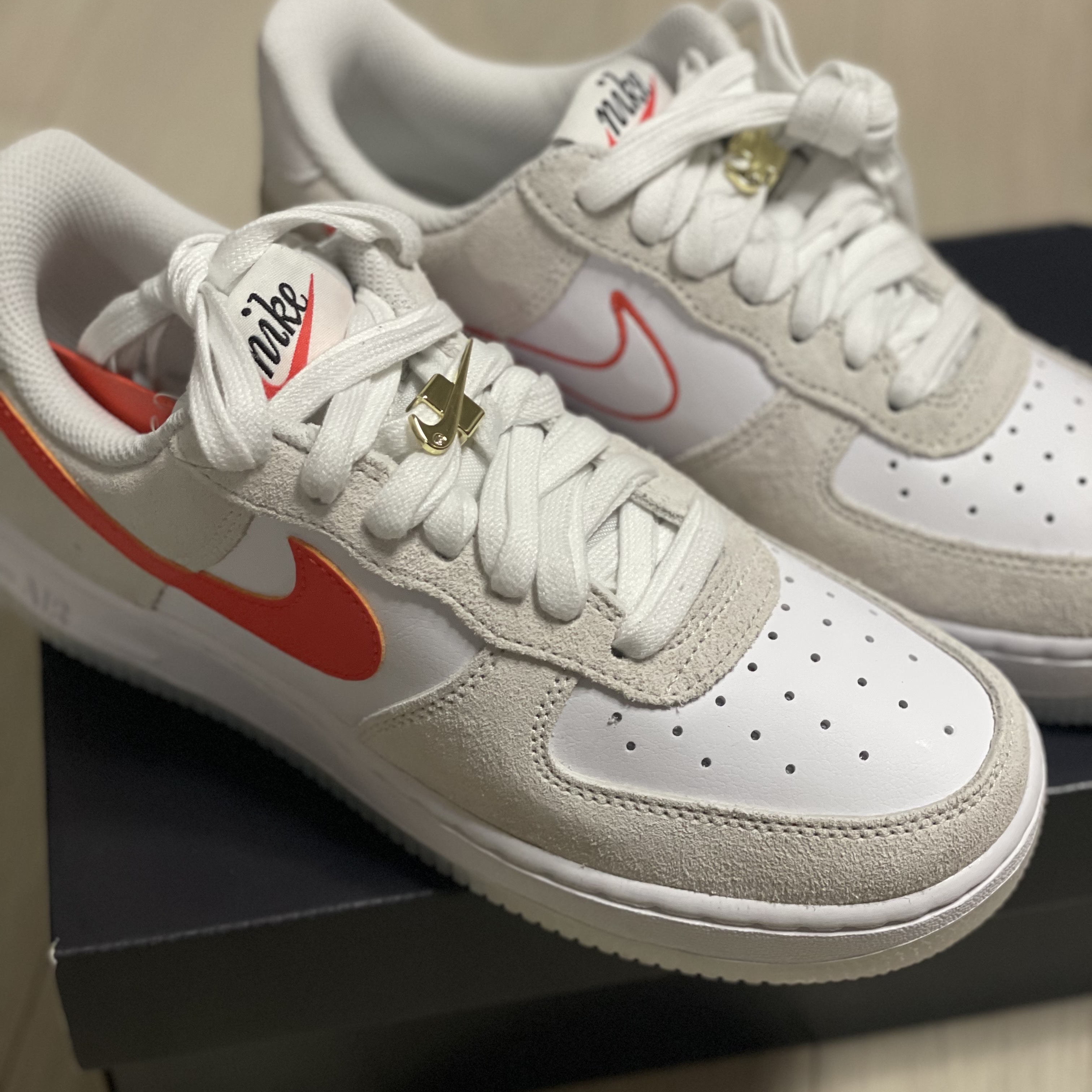 (W) Nike Air Force 1 '07 SE First Use Orange Sail 착용 스타일 - 1